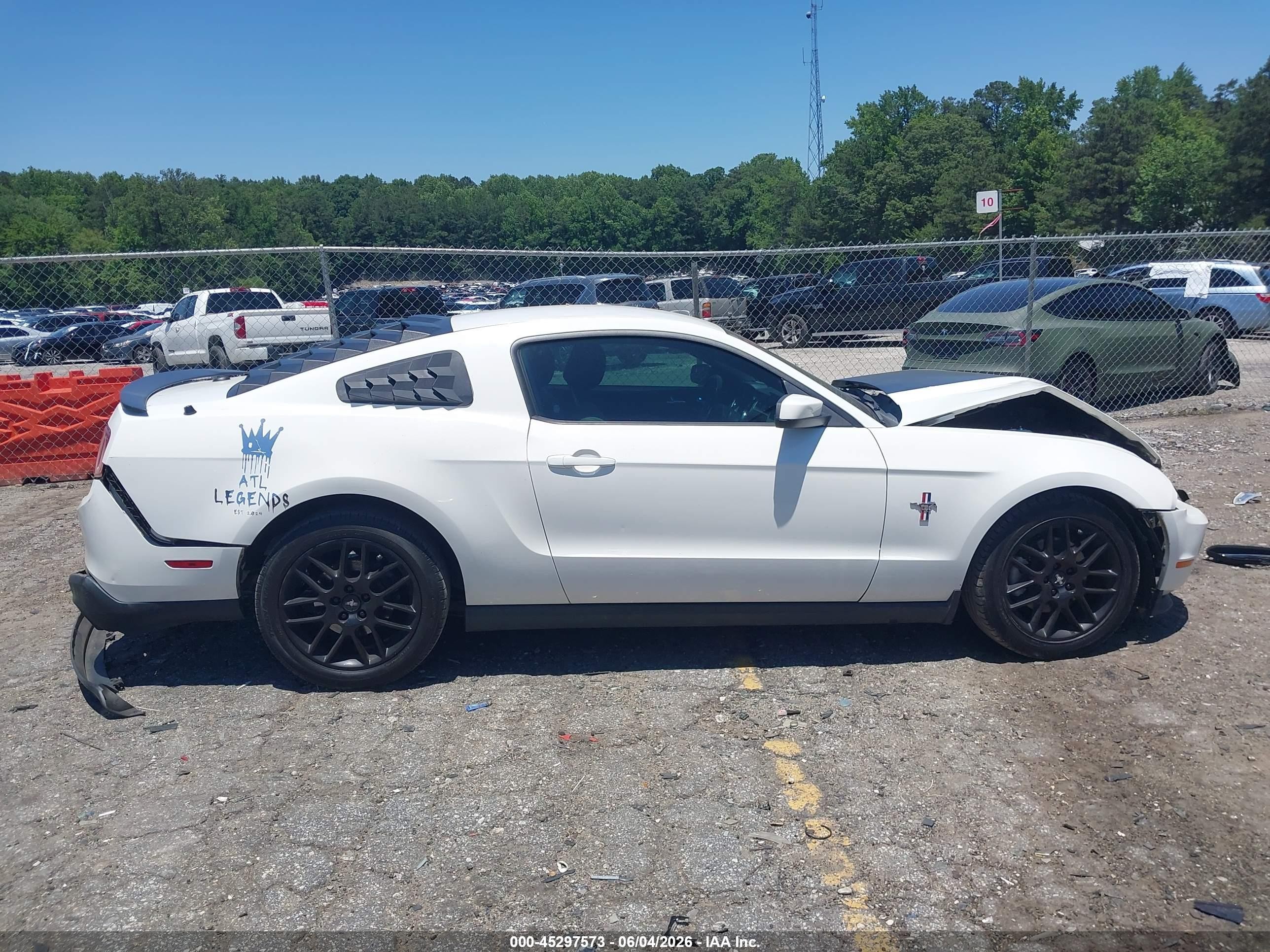2012 Ford Mustang V6 Premium White vin: 1ZVBP8AMXC5255246