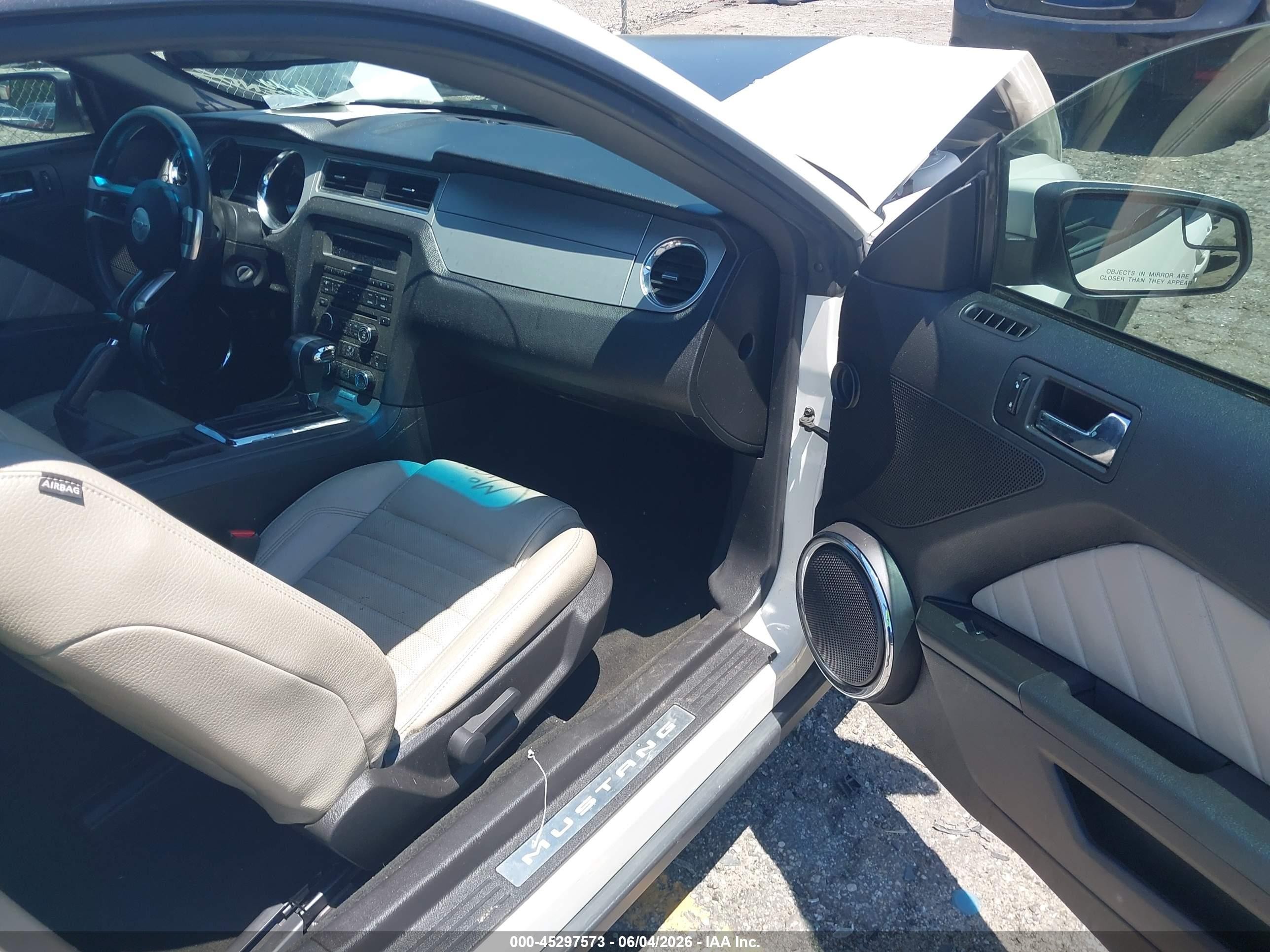 2012 Ford Mustang V6 Premium White vin: 1ZVBP8AMXC5255246