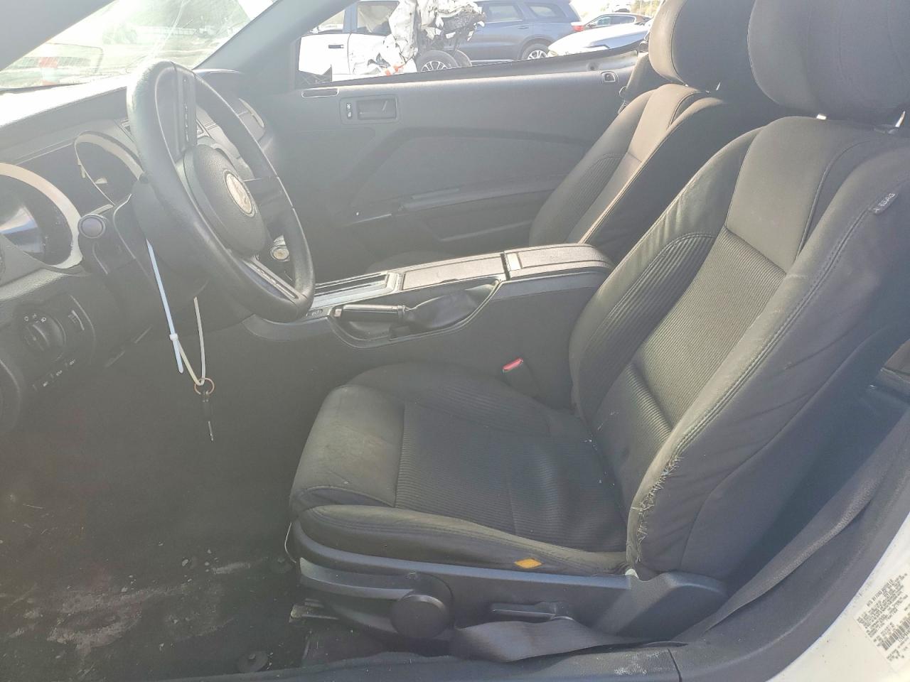 2012 Ford Mustang White vin: 1ZVBP8AMXC5264836