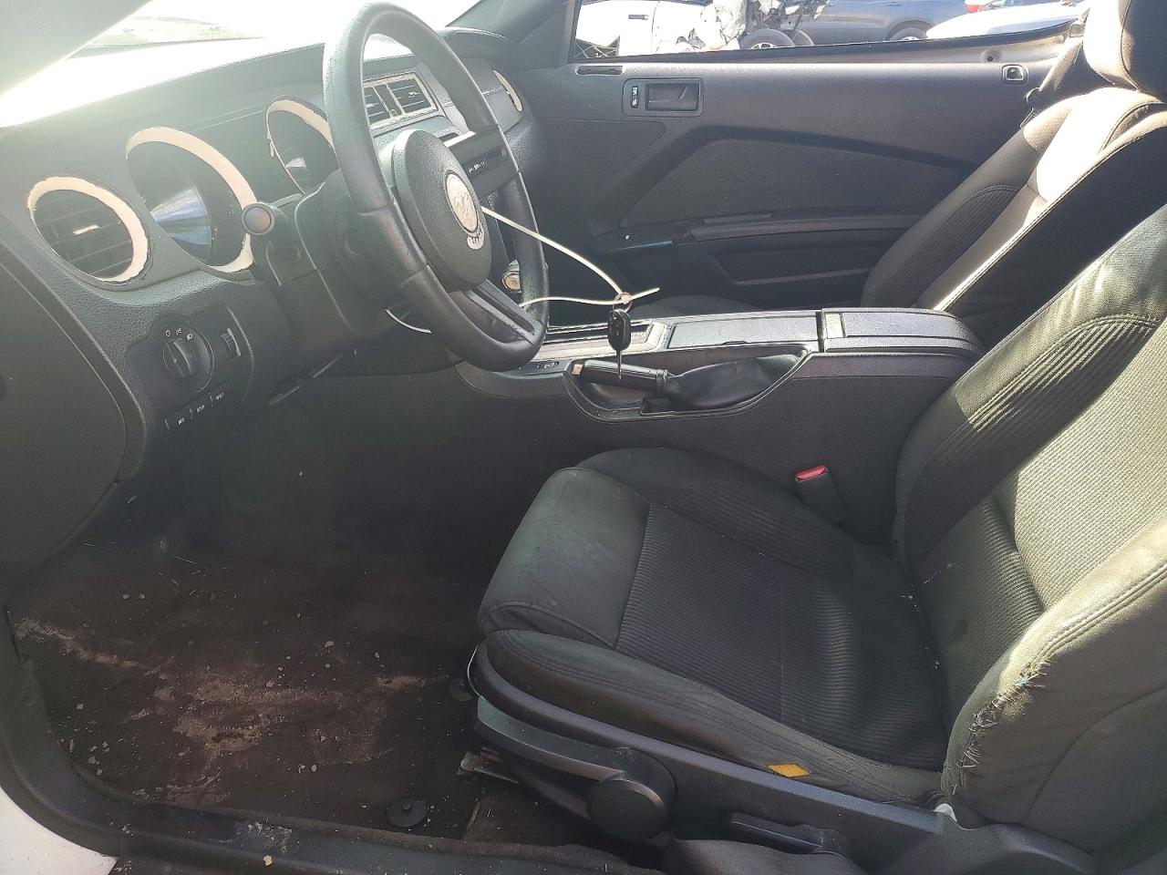 2012 Ford Mustang White vin: 1ZVBP8AMXC5264836