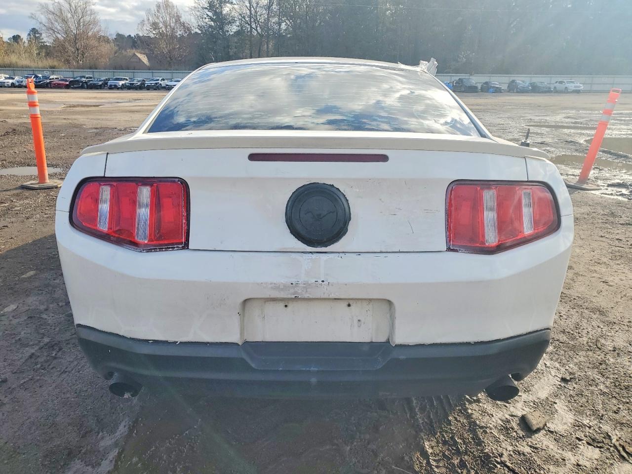 2012 Ford Mustang White vin: 1ZVBP8AMXC5264836