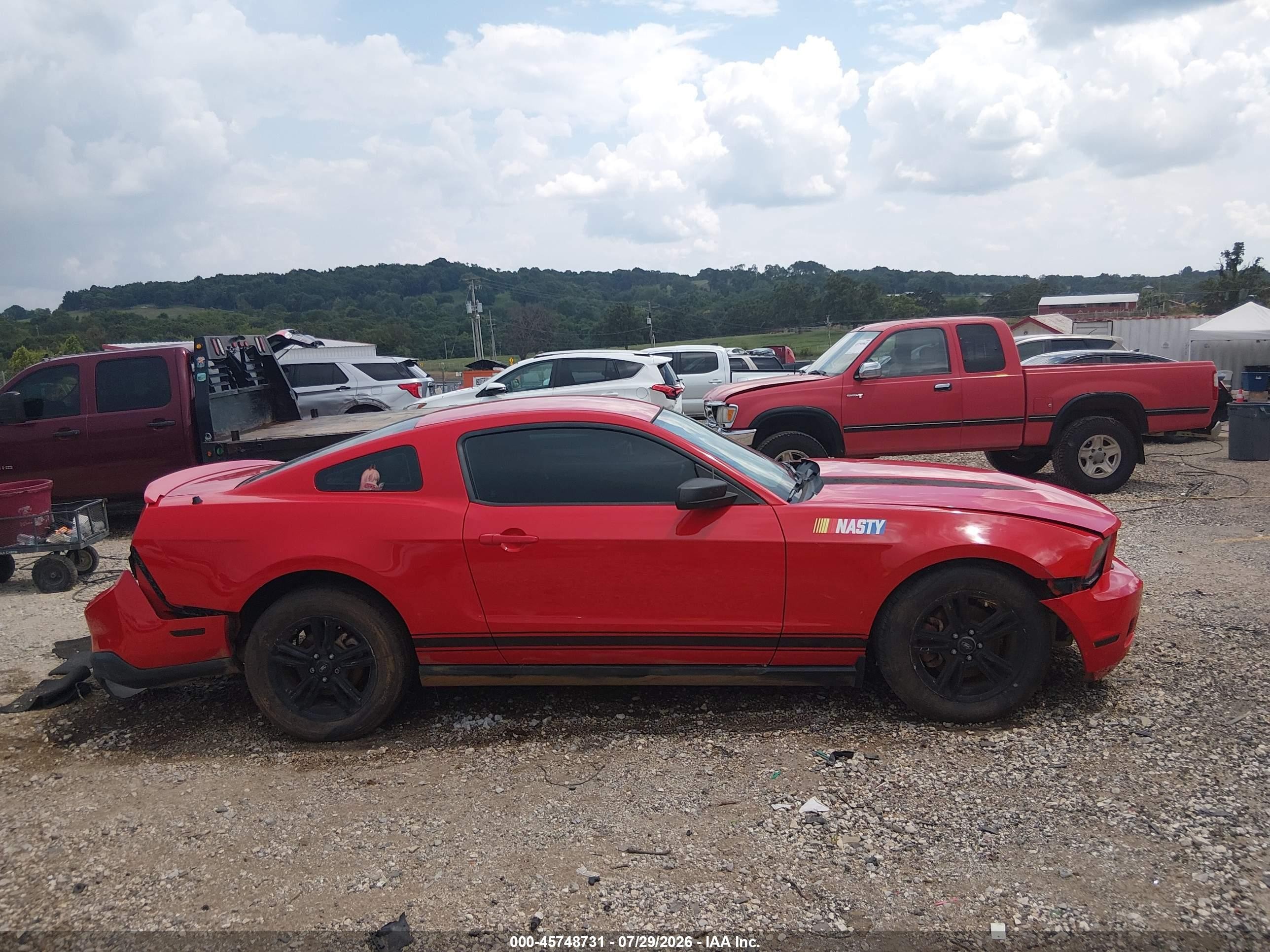 2012 Ford Mustang V6 Red vin: 1ZVBP8AMXC5272581