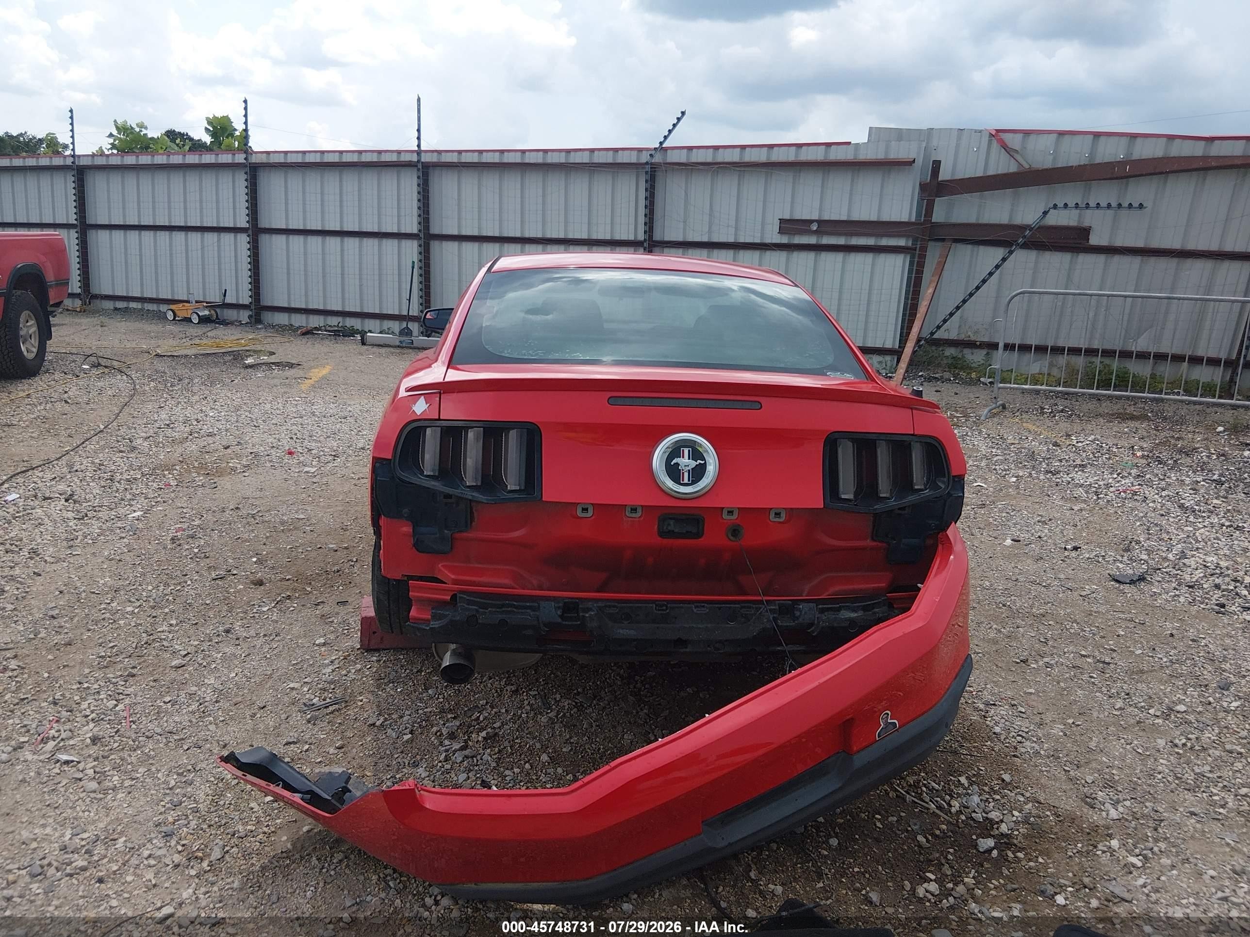 2012 Ford Mustang V6 Red vin: 1ZVBP8AMXC5272581