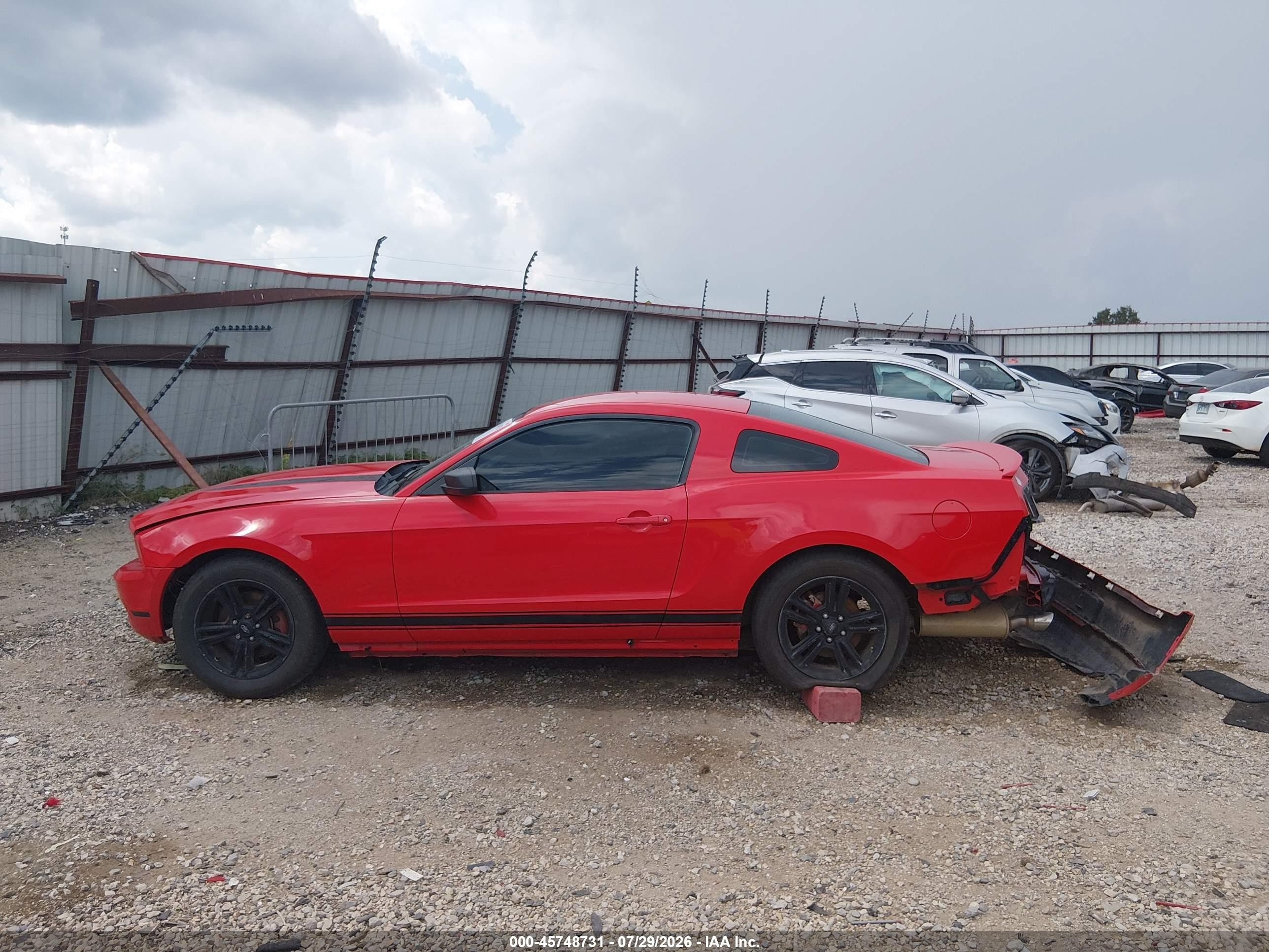 2012 Ford Mustang V6 Red vin: 1ZVBP8AMXC5272581