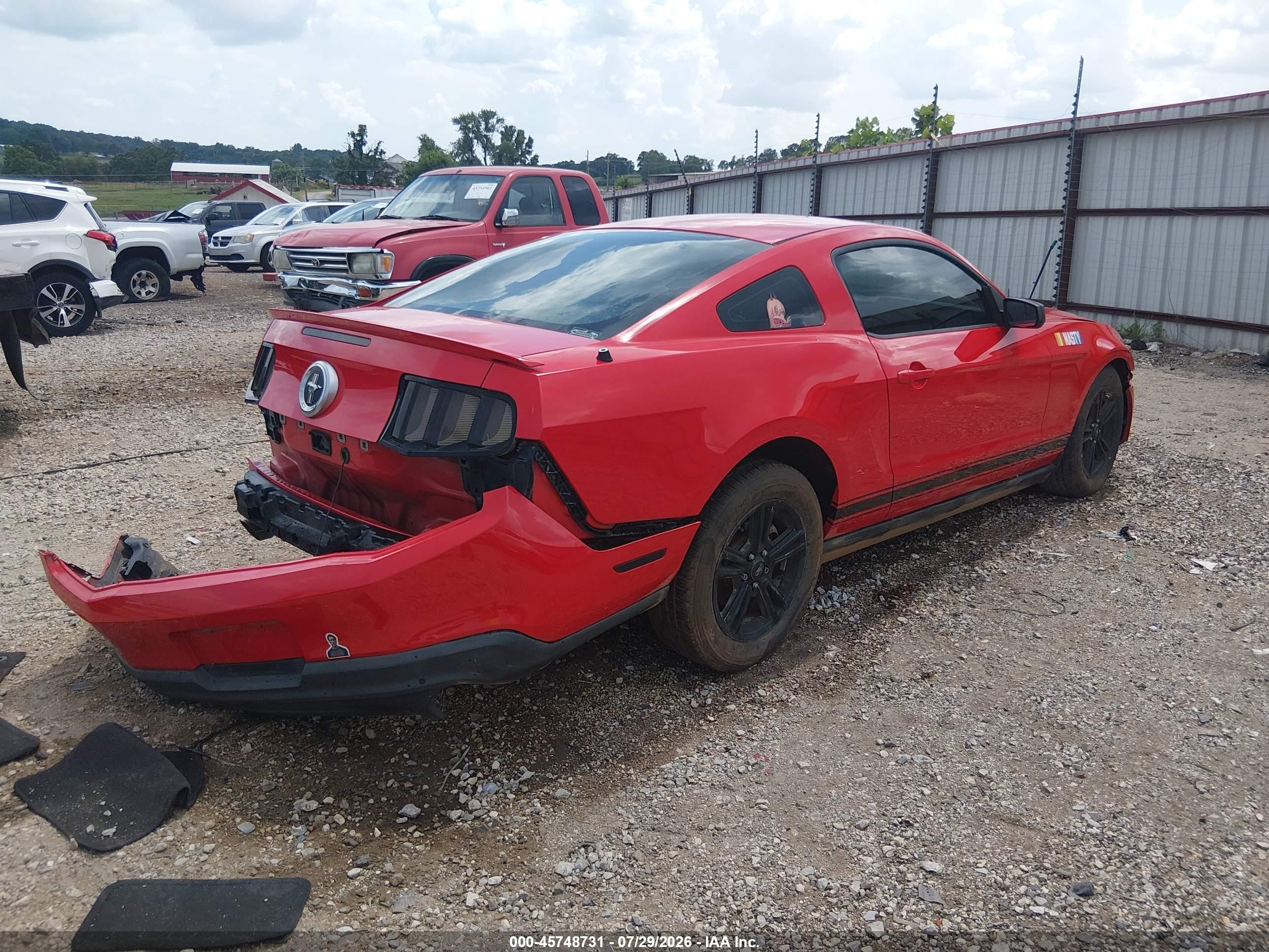 2012 Ford Mustang V6 Red vin: 1ZVBP8AMXC5272581