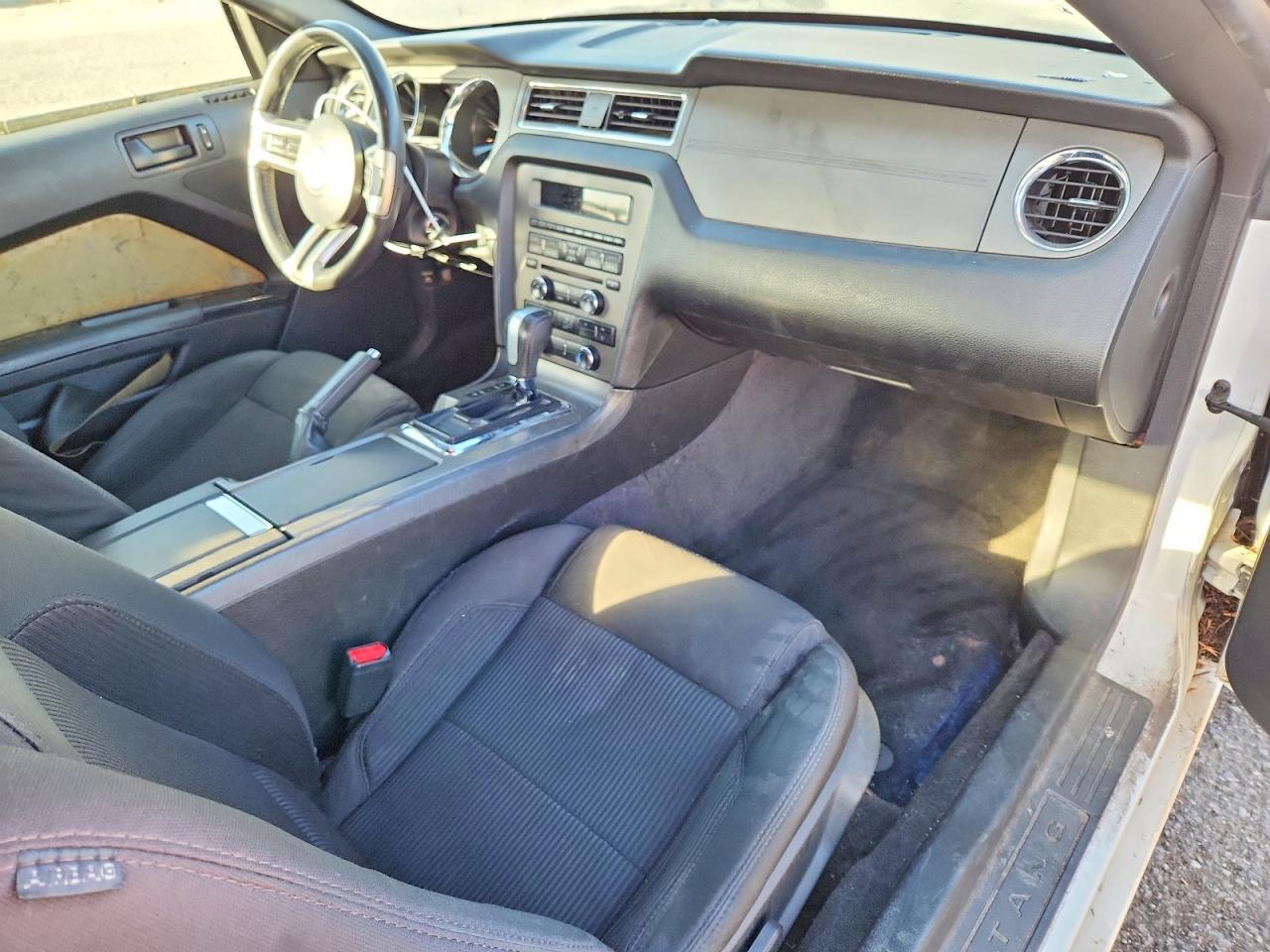 2013 Ford Mustang White vin: 1ZVBP8AMXD5203441