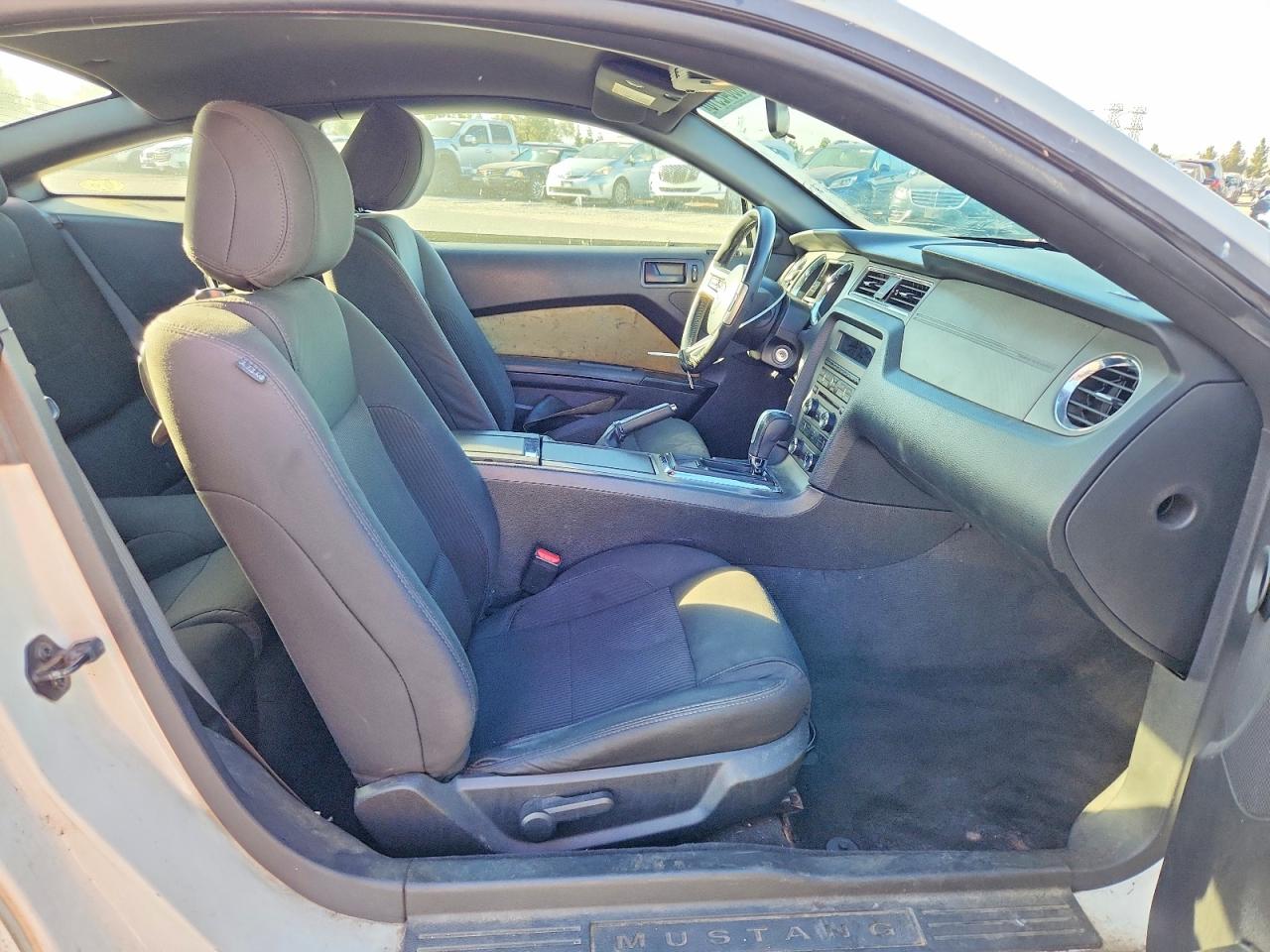 2013 Ford Mustang White vin: 1ZVBP8AMXD5203441