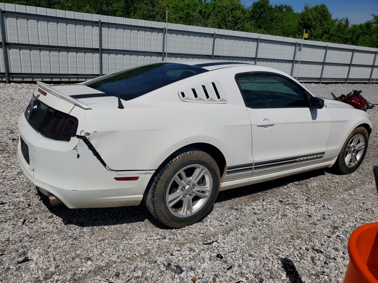 2013 Ford Mustang White vin: 1ZVBP8AMXD5266913