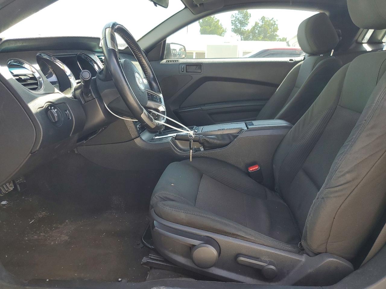 2013 Ford Mustang White vin: 1ZVBP8AMXD5266913