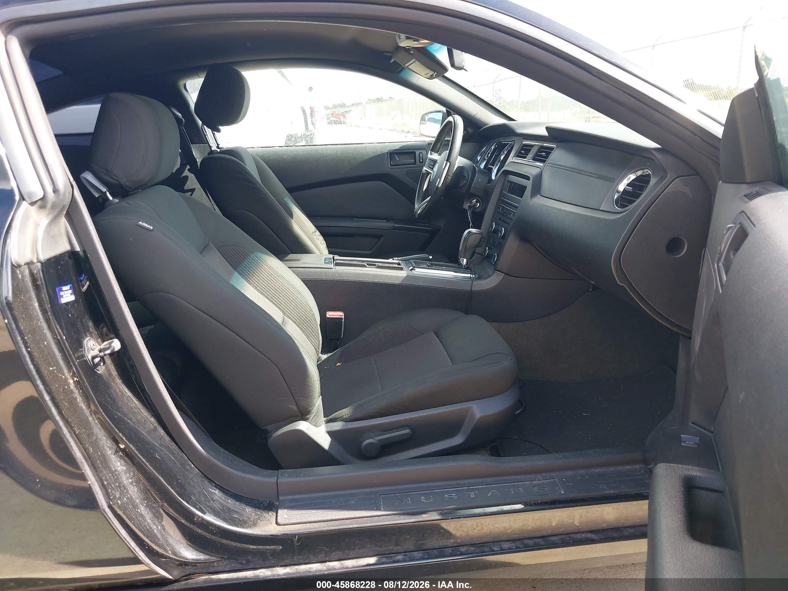 2014 Ford Mustang V6 Черный vin: 1ZVBP8AMXE5227689