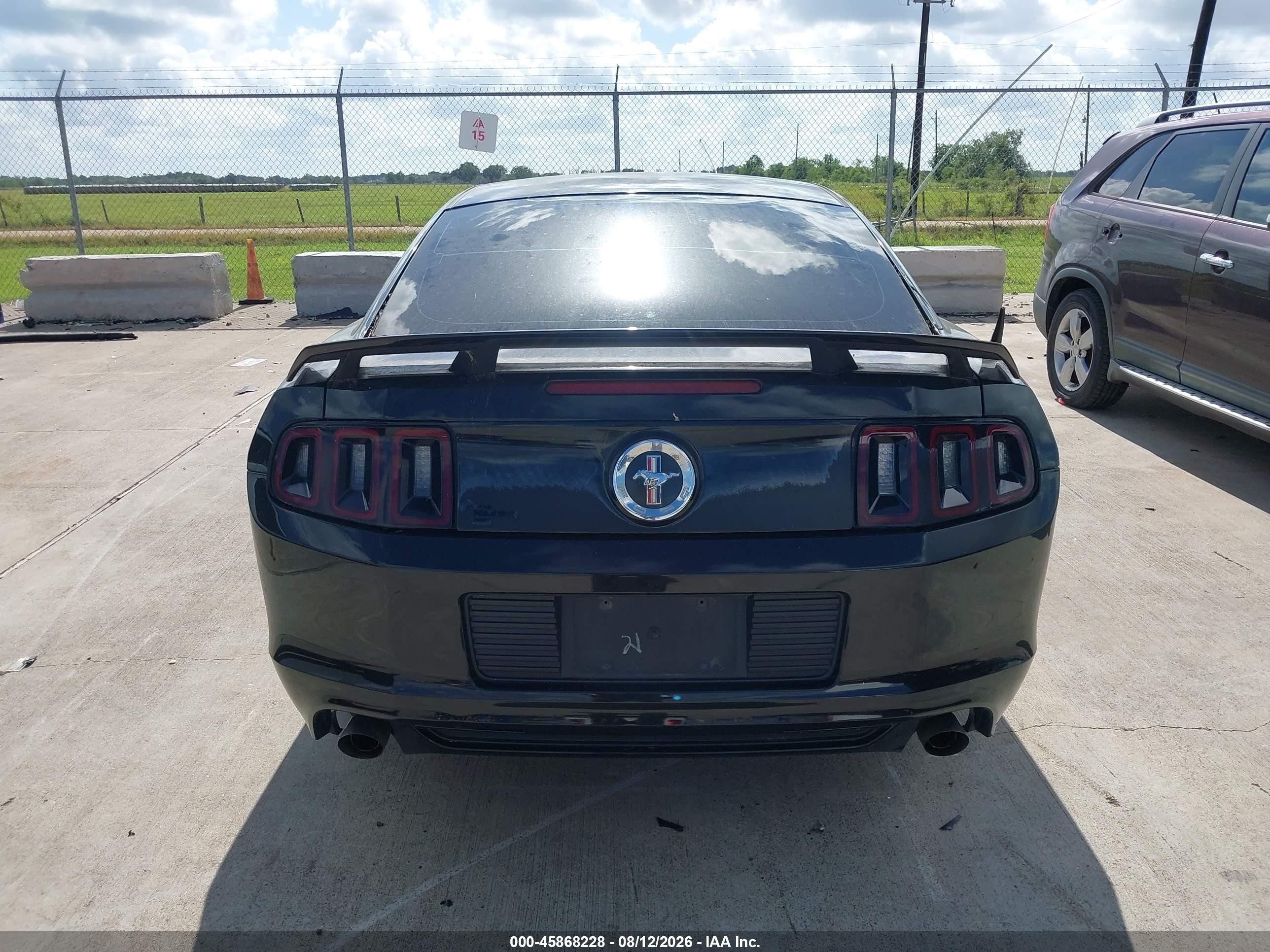 2014 Ford Mustang V6 Черный vin: 1ZVBP8AMXE5227689