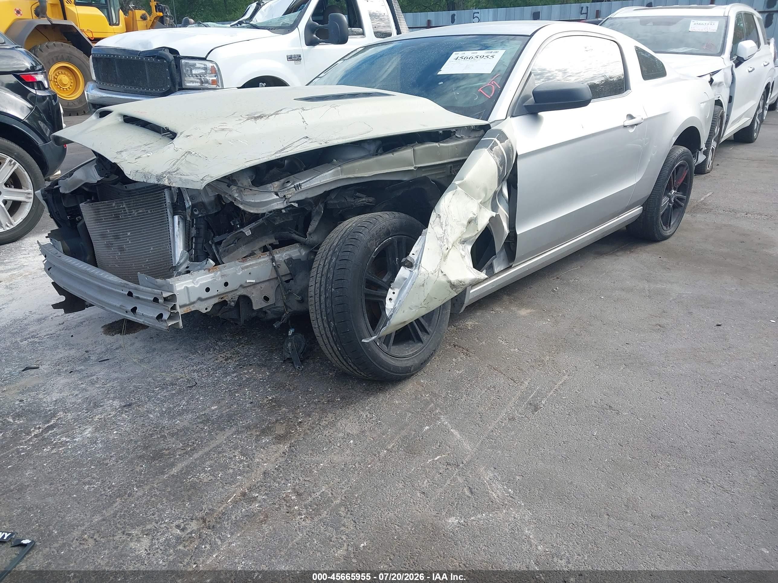 2014 Ford Mustang V6 Серебряный vin: 1ZVBP8AMXE5239891