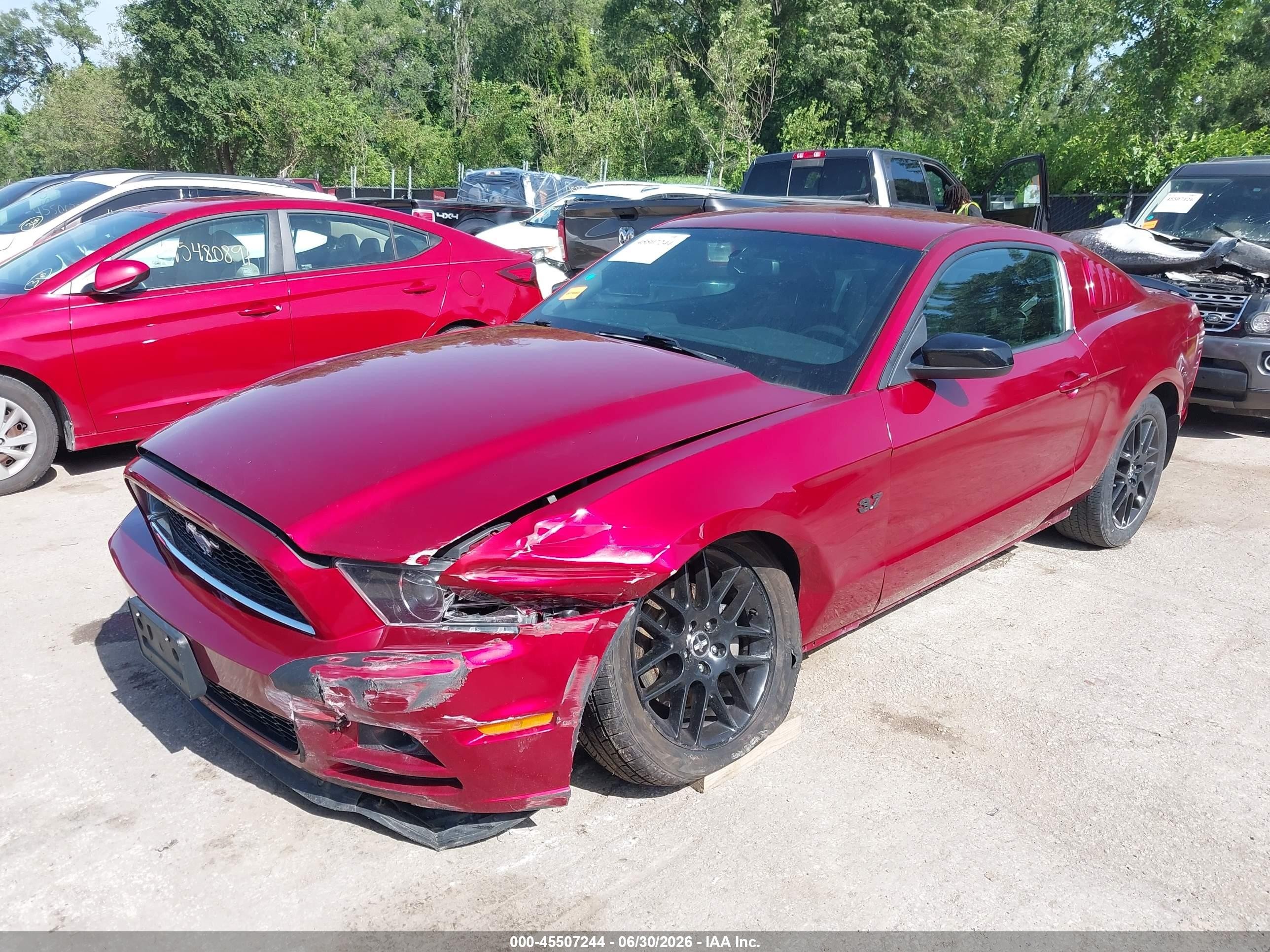 2014 Ford Mustang V6 Red vin: 1ZVBP8AMXE5254682