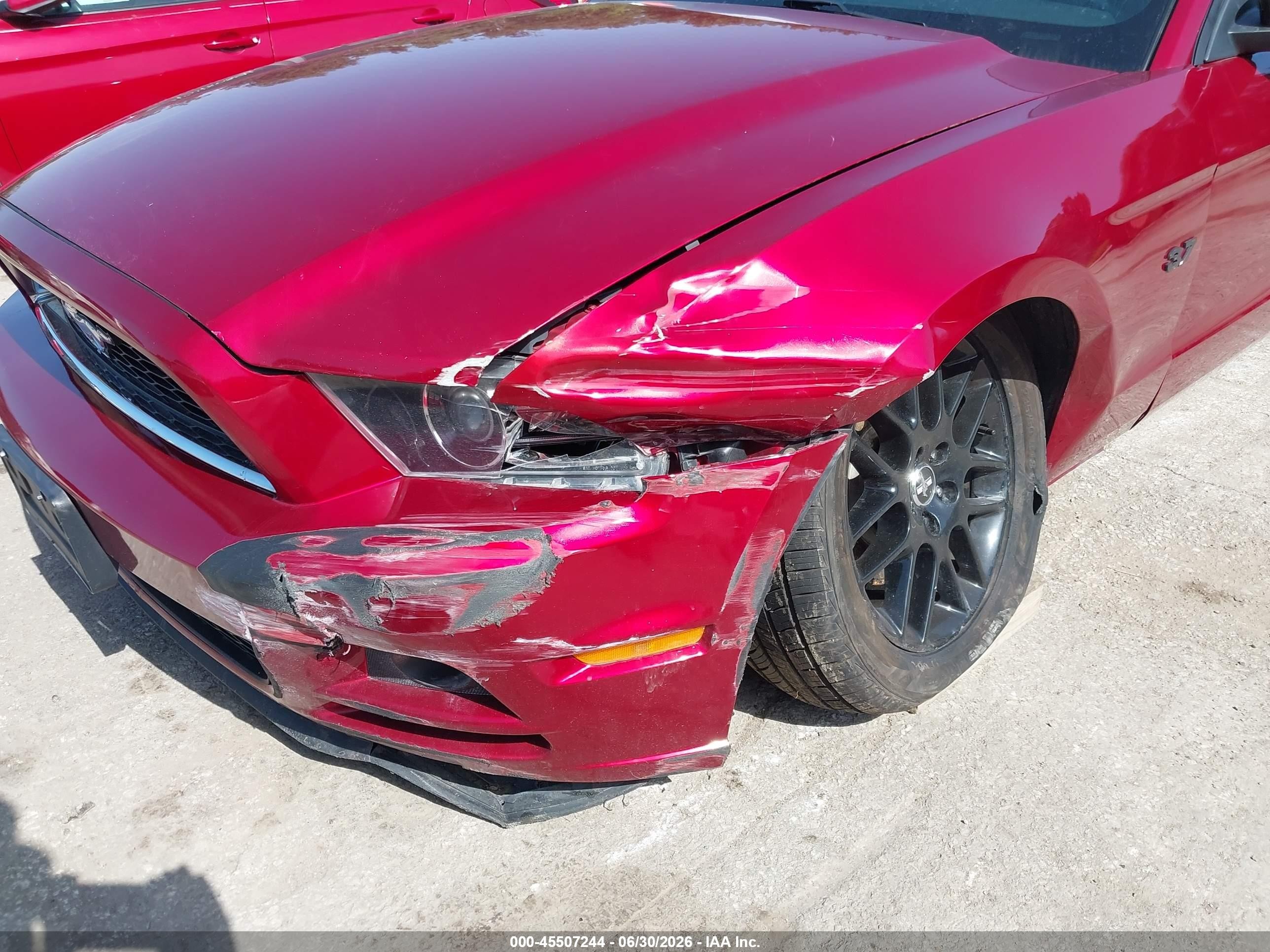 2014 Ford Mustang V6 Red vin: 1ZVBP8AMXE5254682