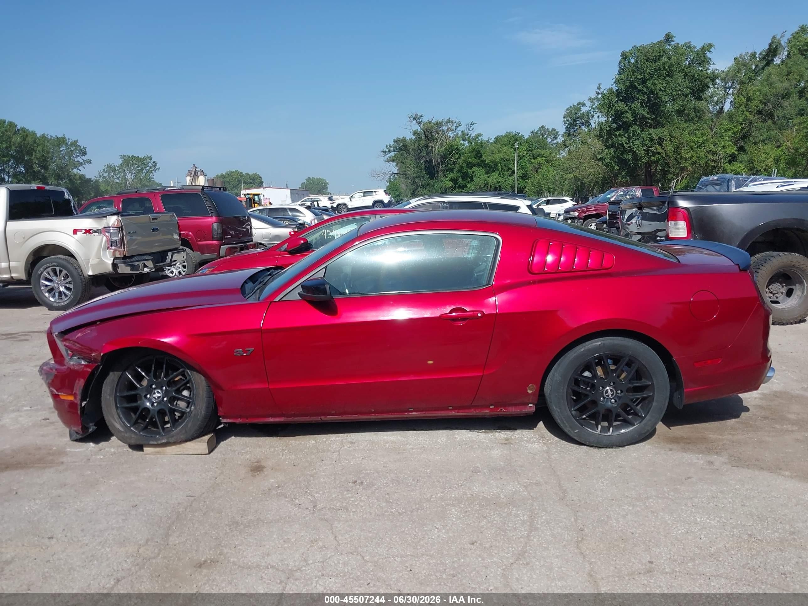 2014 Ford Mustang V6 Red vin: 1ZVBP8AMXE5254682