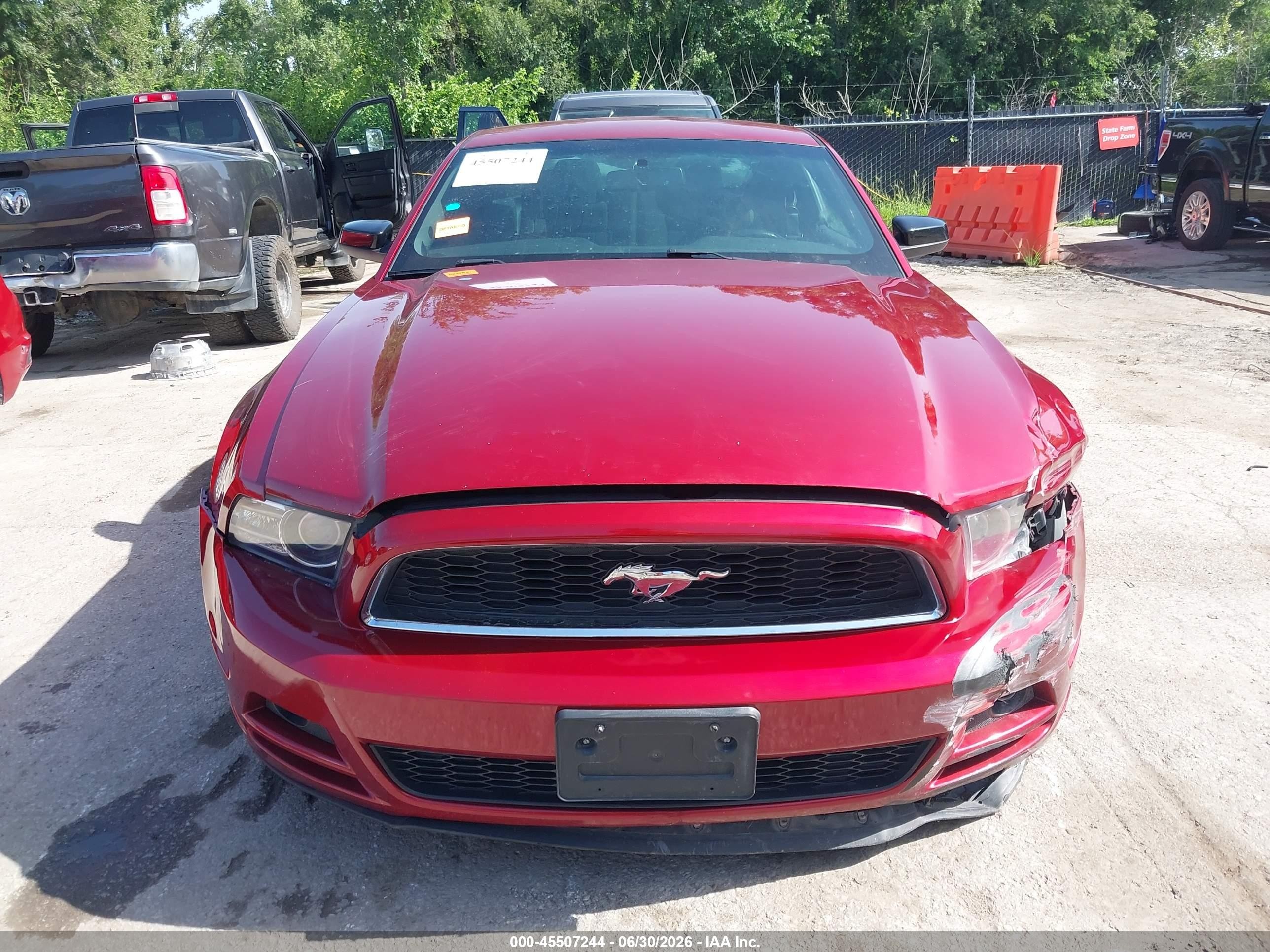 2014 Ford Mustang V6 Red vin: 1ZVBP8AMXE5254682