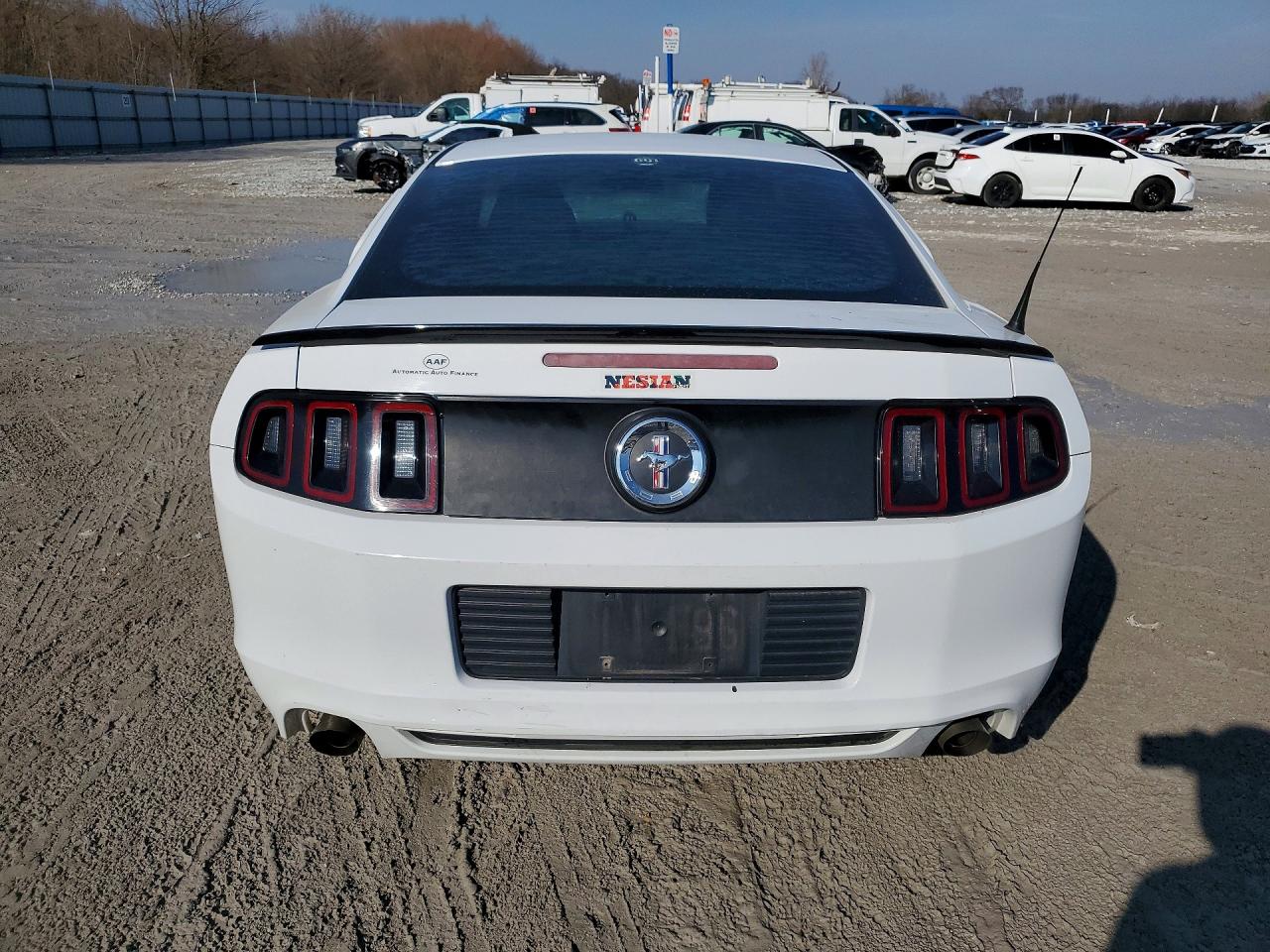 2014 Ford Mustang White vin: 1ZVBP8AMXE5270171
