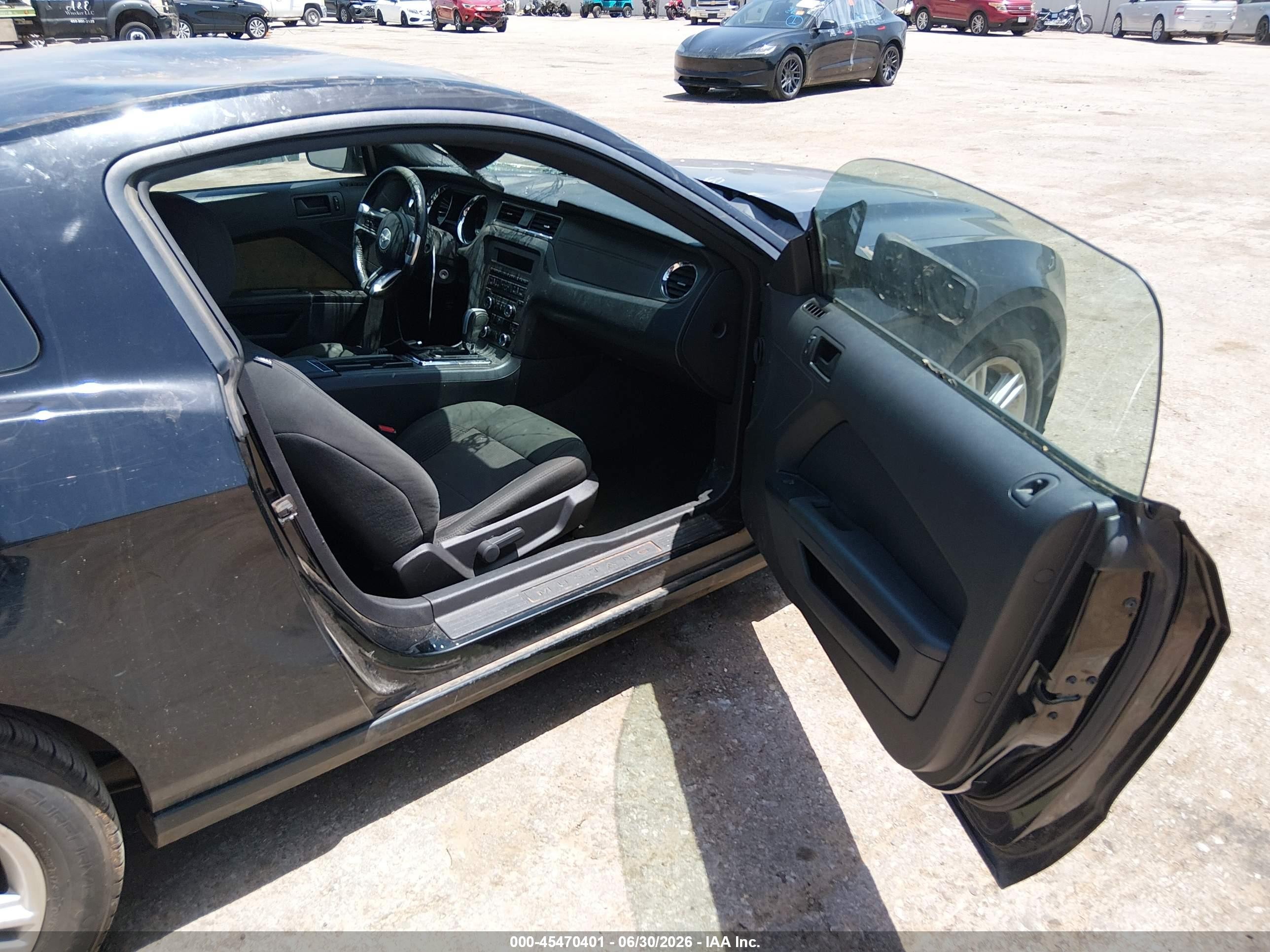 2014 Ford Mustang V6/v6 Premium Черный vin: 1ZVBP8AMXE5326383