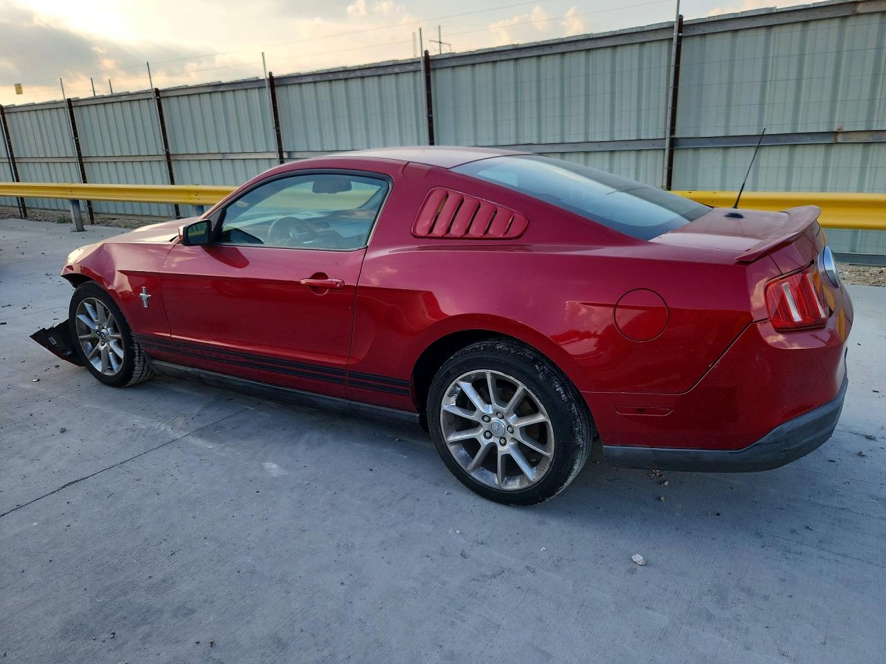 2010 Ford Mustang Red vin: 1ZVBP8AN2A5105170