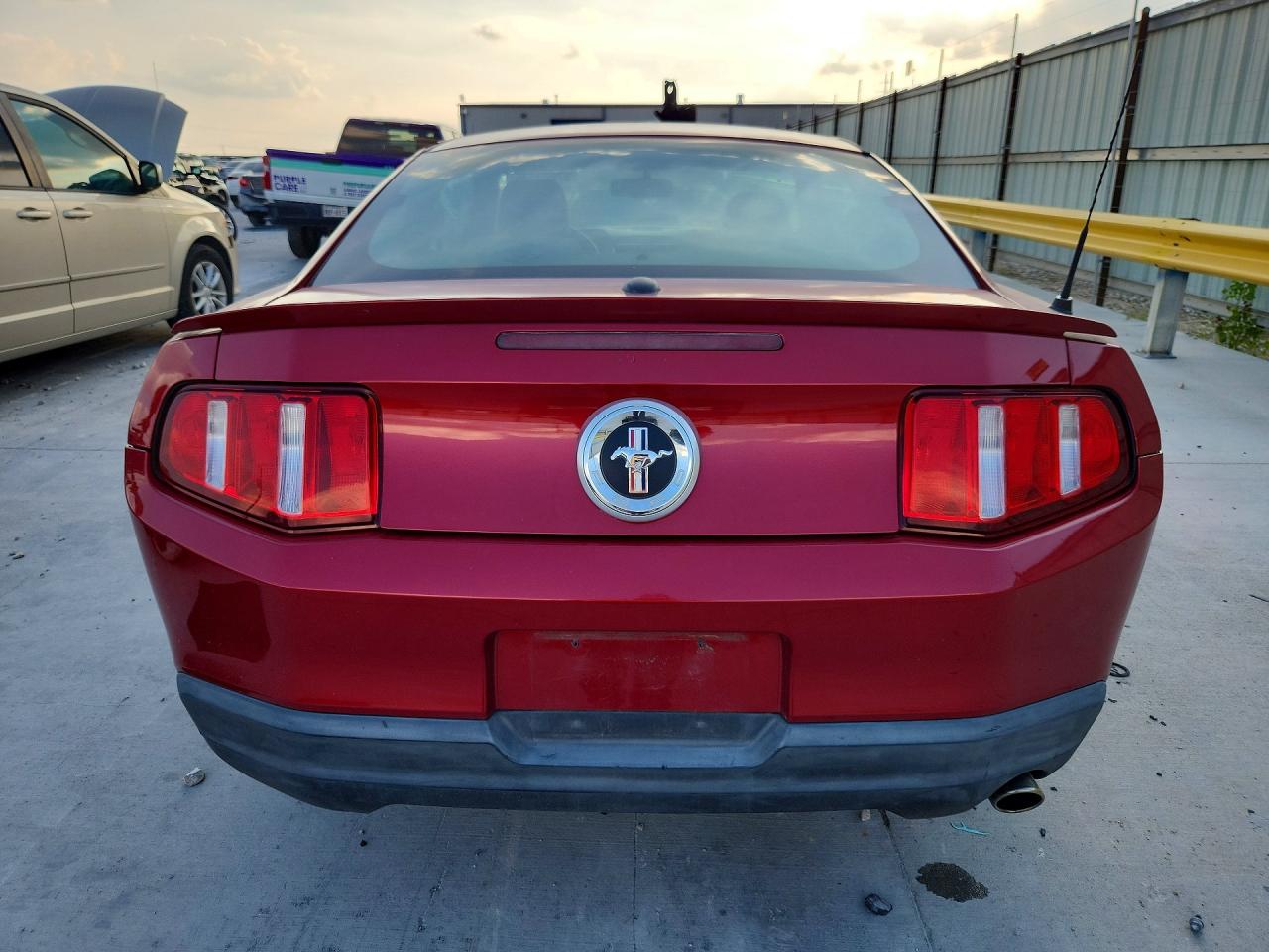 2010 Ford Mustang Red vin: 1ZVBP8AN2A5105170