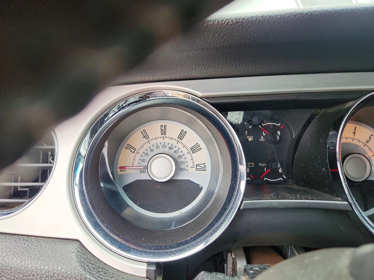 2010 Ford Mustang Серебряный vin: 1ZVBP8AN2A5145006