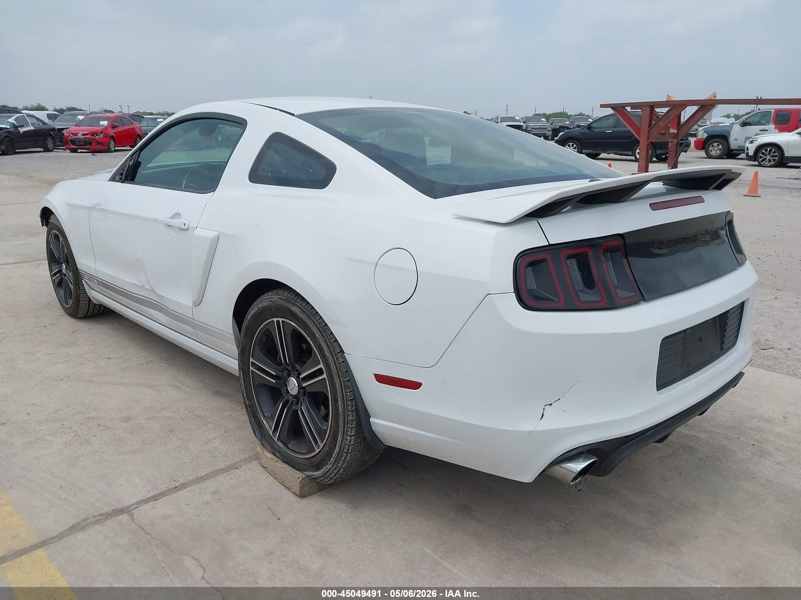2014 Ford Mustang Gt Premium White vin: 1ZVBP8CF1E5204459