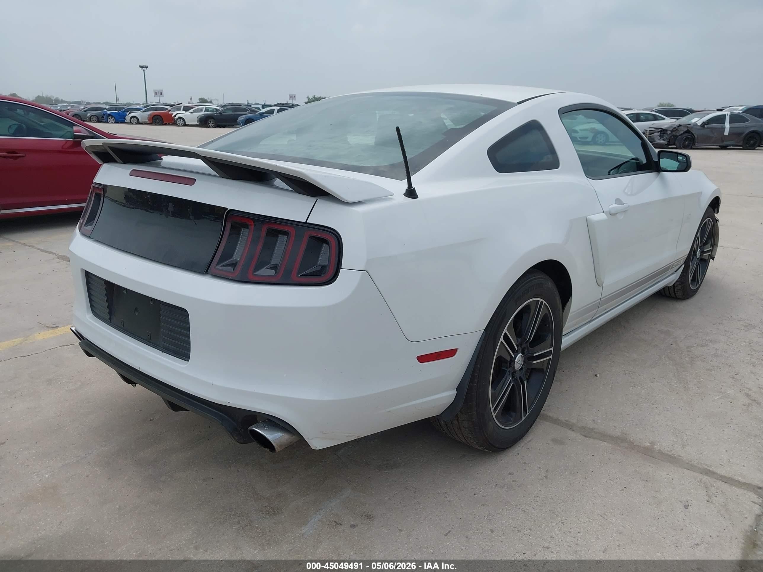 2014 Ford Mustang Gt Premium White vin: 1ZVBP8CF1E5204459