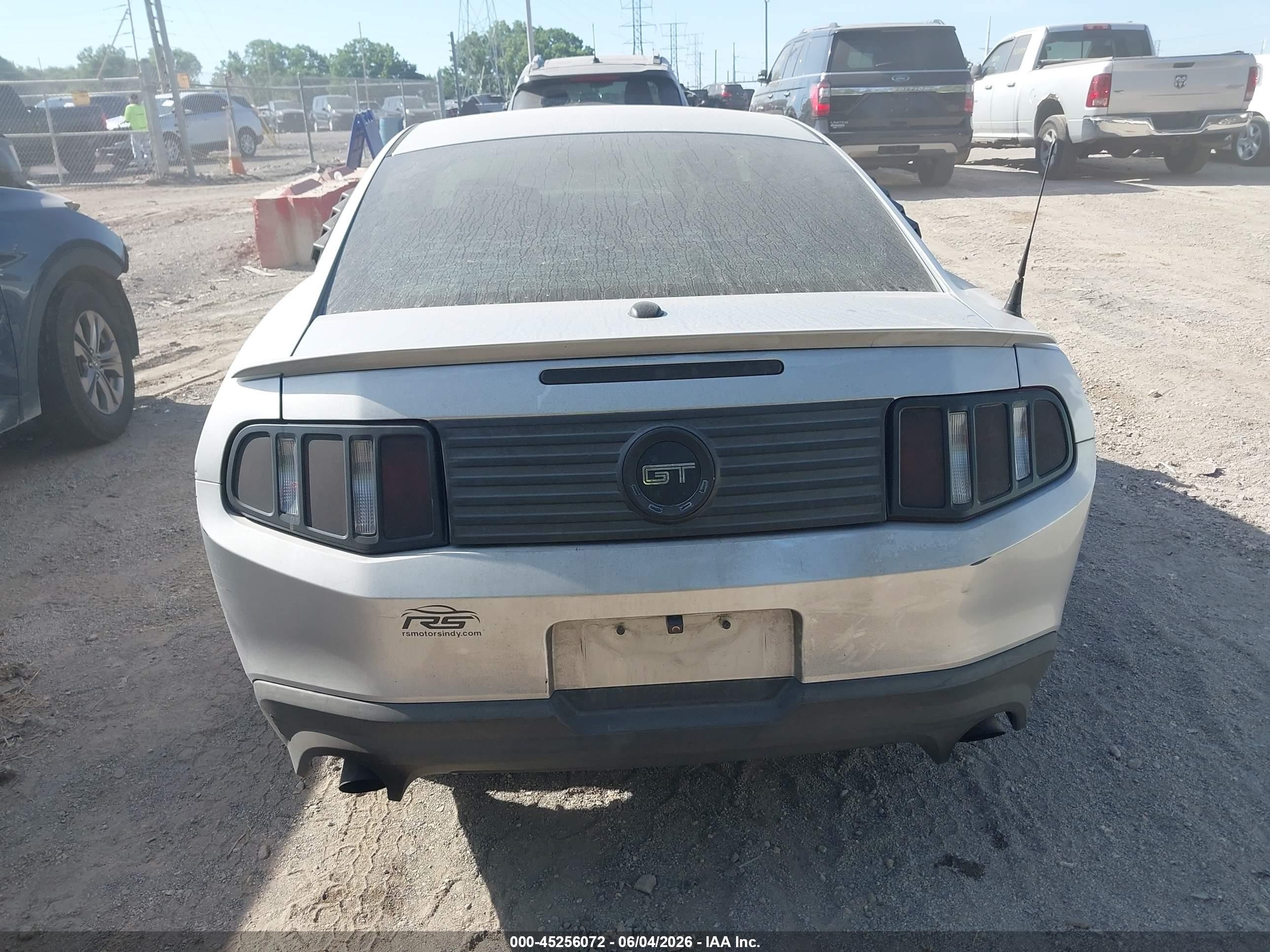 2011 Ford Mustang Gt Premium Серебряный vin: 1ZVBP8CF2B5119156