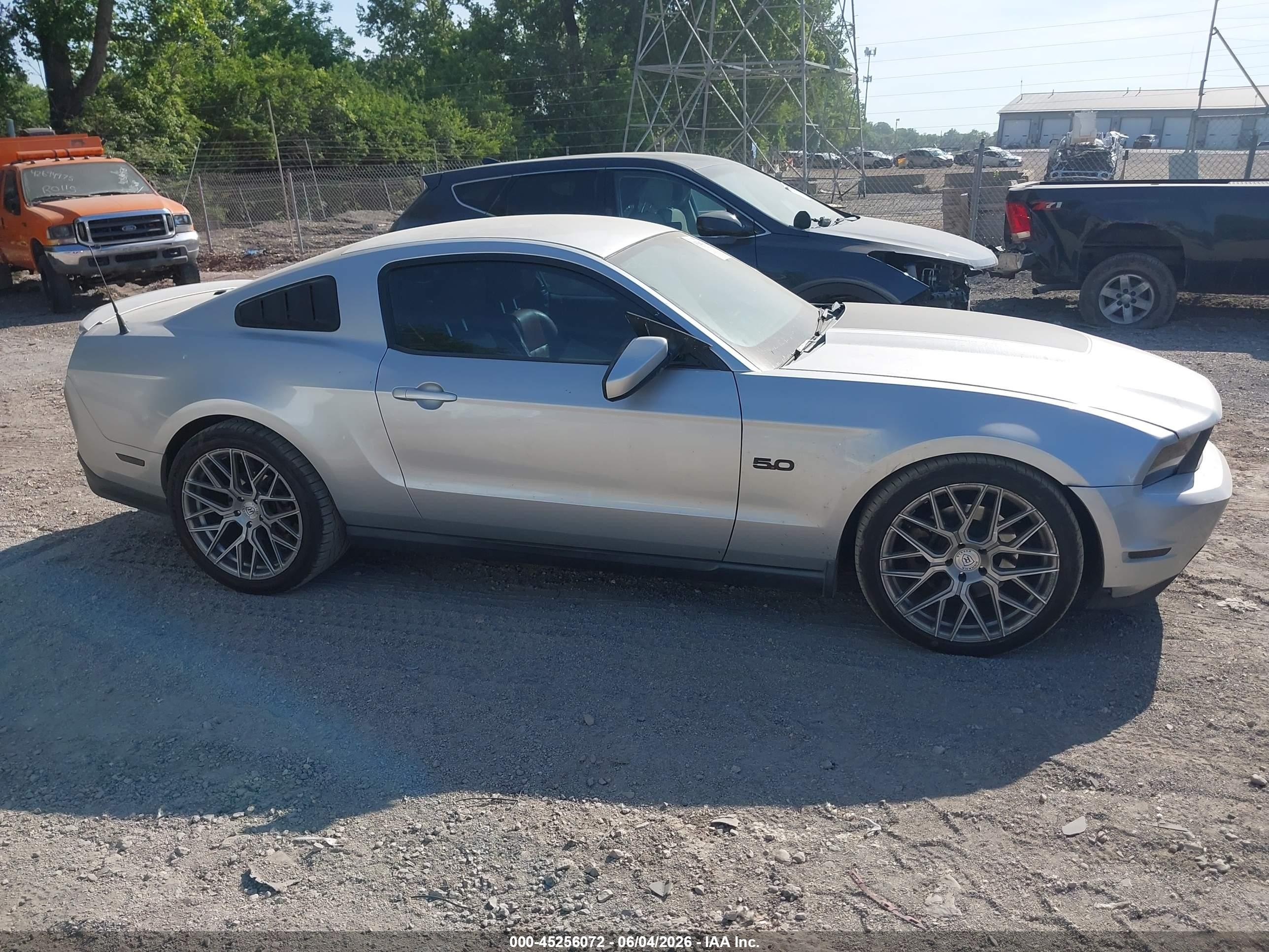 2011 Ford Mustang Gt Premium Серебряный vin: 1ZVBP8CF2B5119156