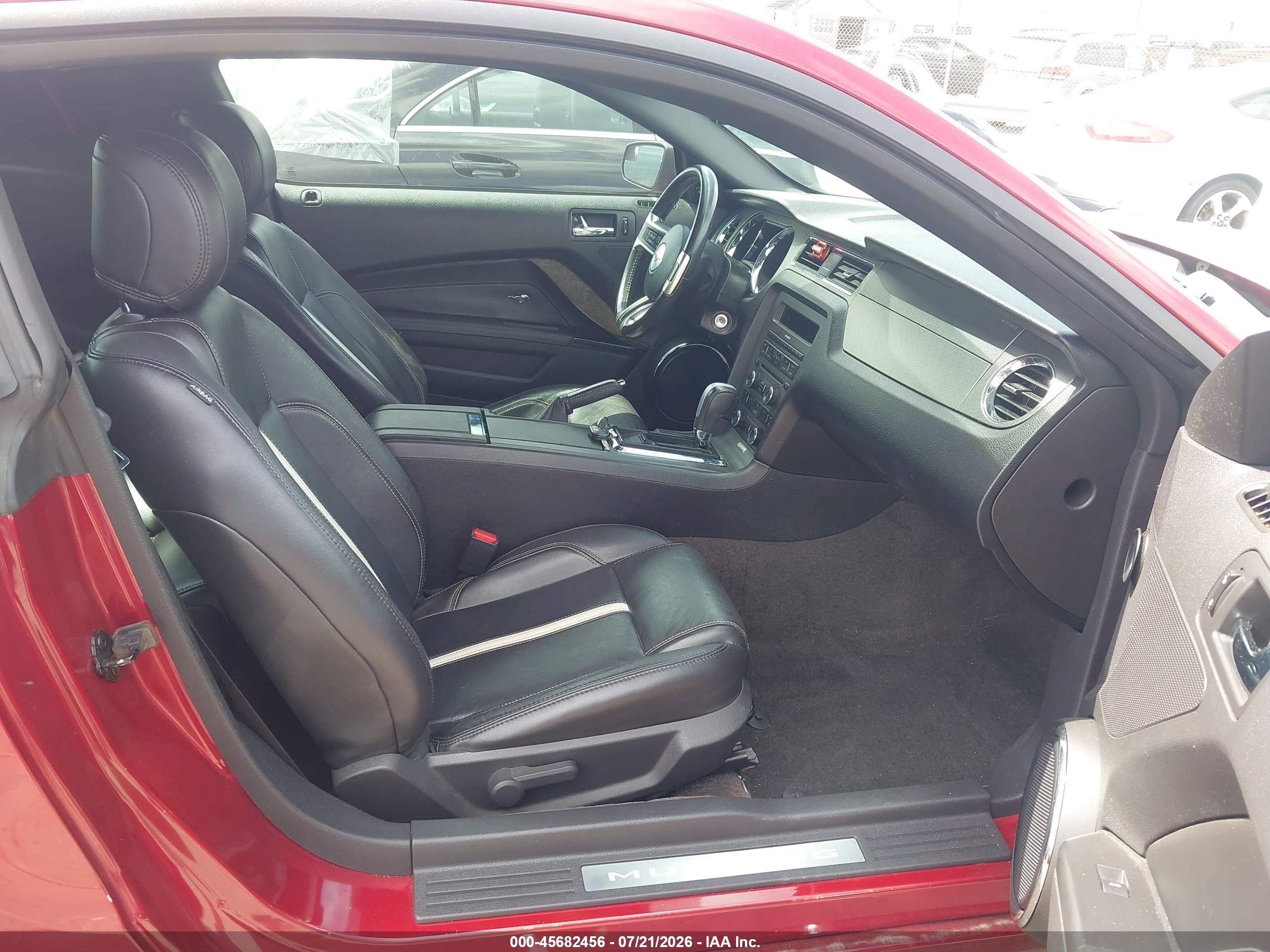 2014 Ford Mustang Red vin: 1ZVBP8CF6E5251101