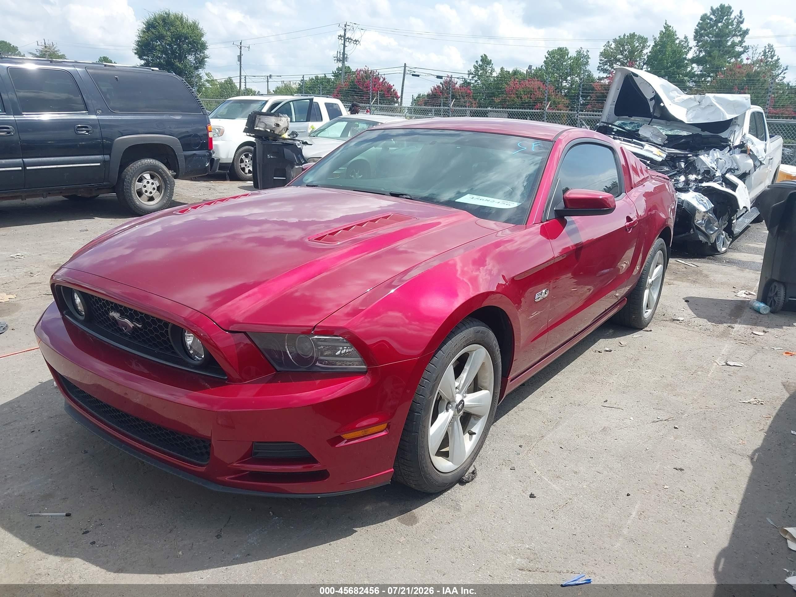 2014 Ford Mustang Red vin: 1ZVBP8CF6E5251101