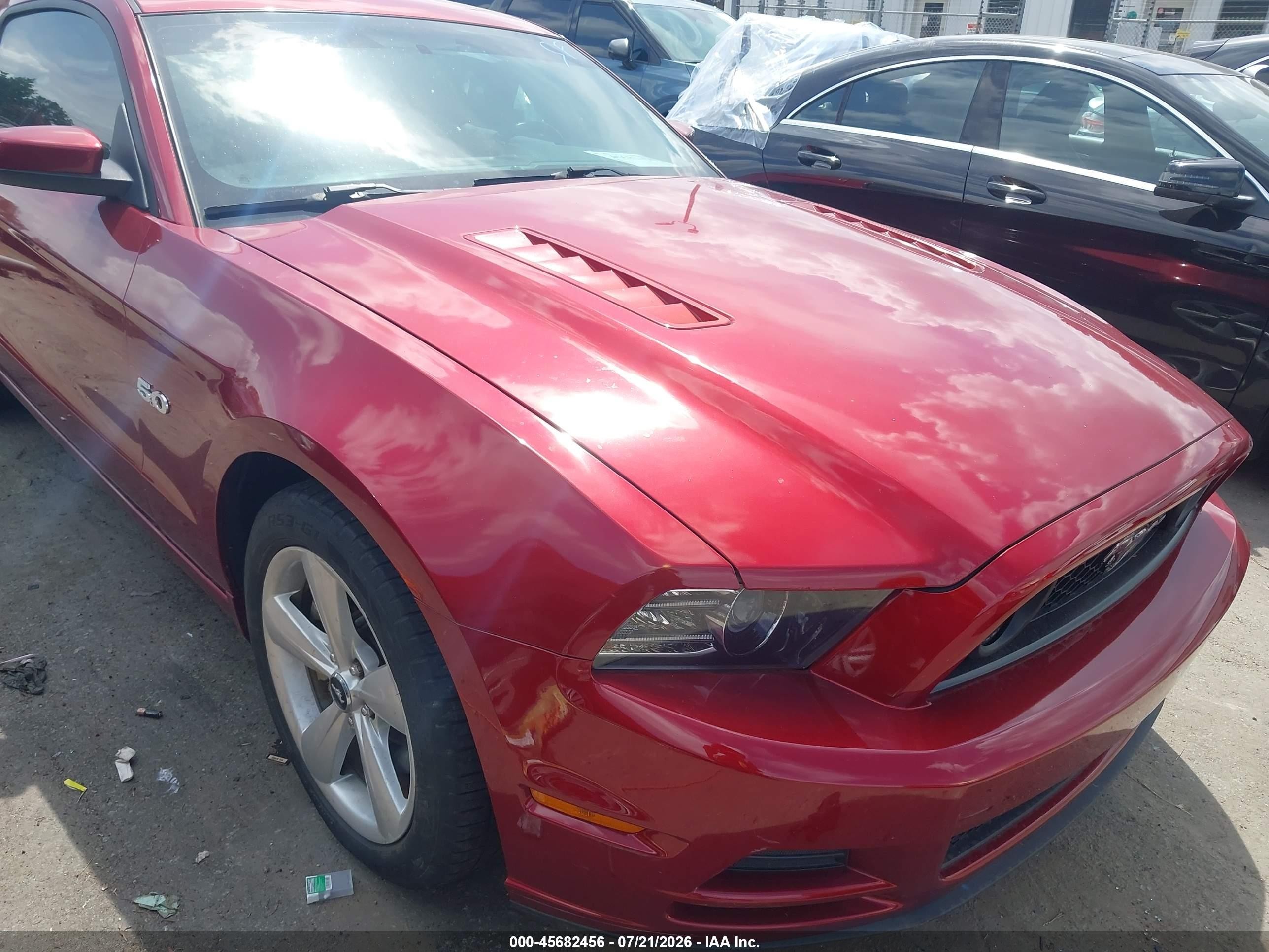 2014 Ford Mustang Red vin: 1ZVBP8CF6E5251101