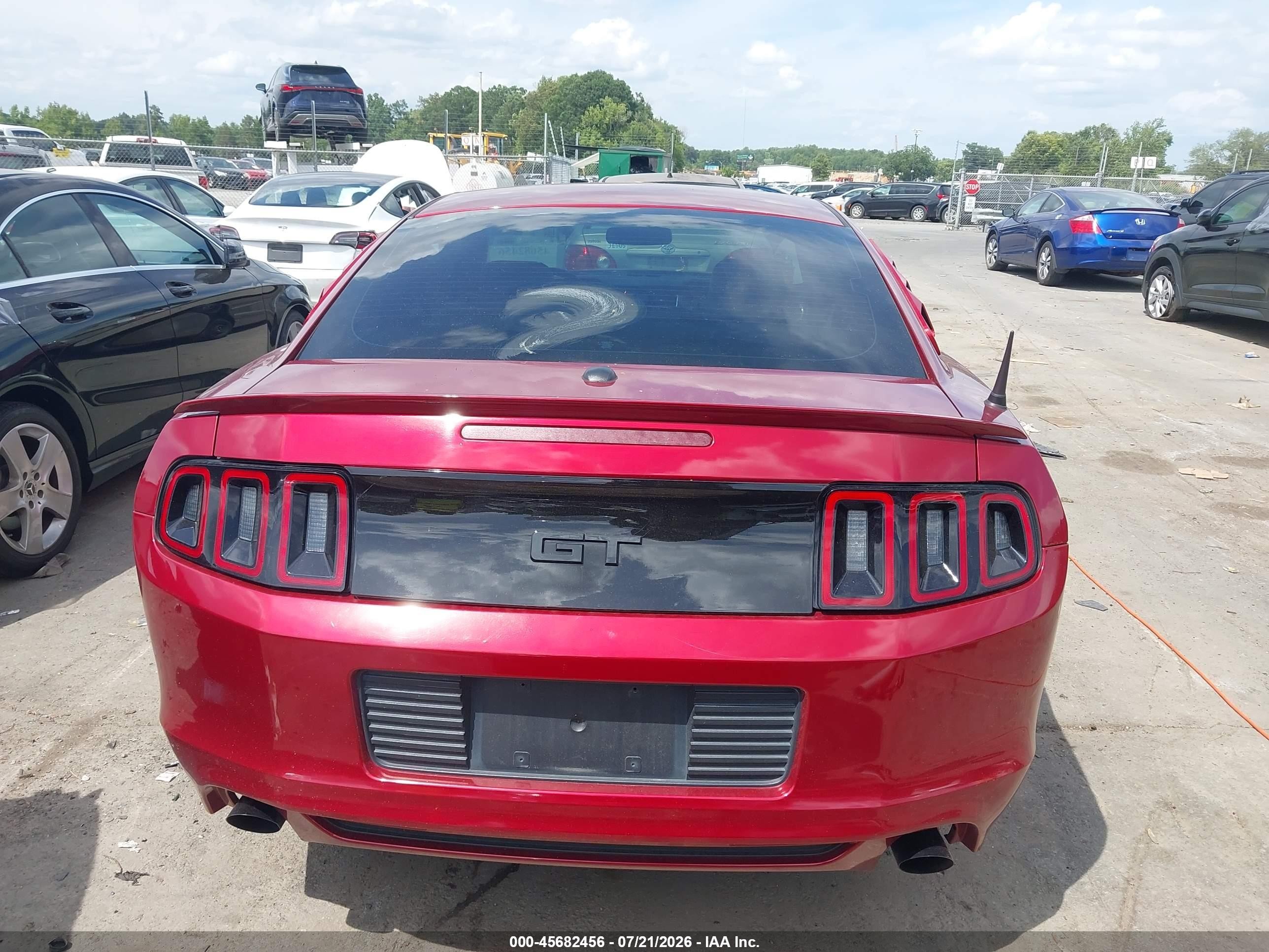 2014 Ford Mustang Red vin: 1ZVBP8CF6E5251101