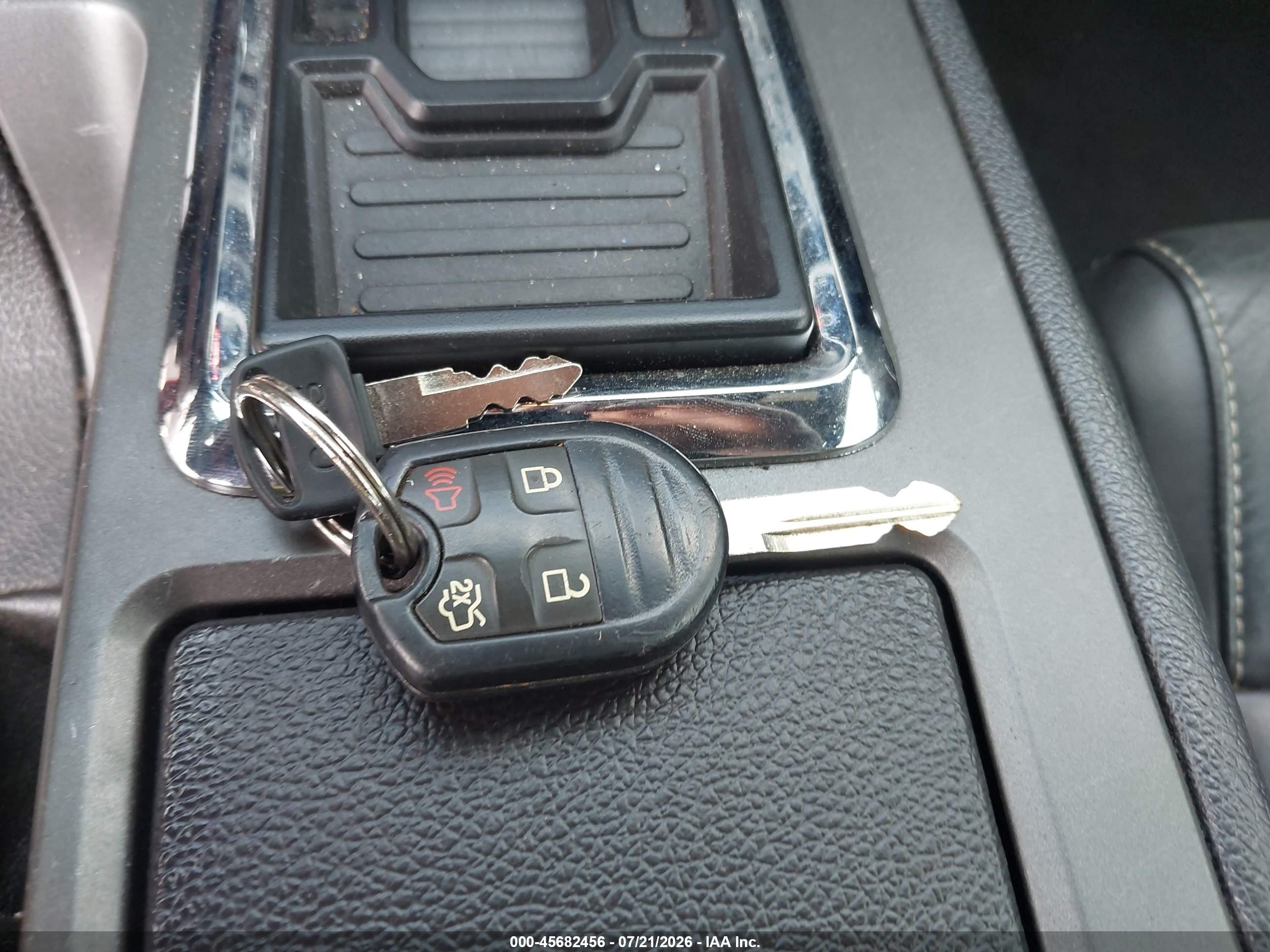 2014 Ford Mustang Red vin: 1ZVBP8CF6E5251101