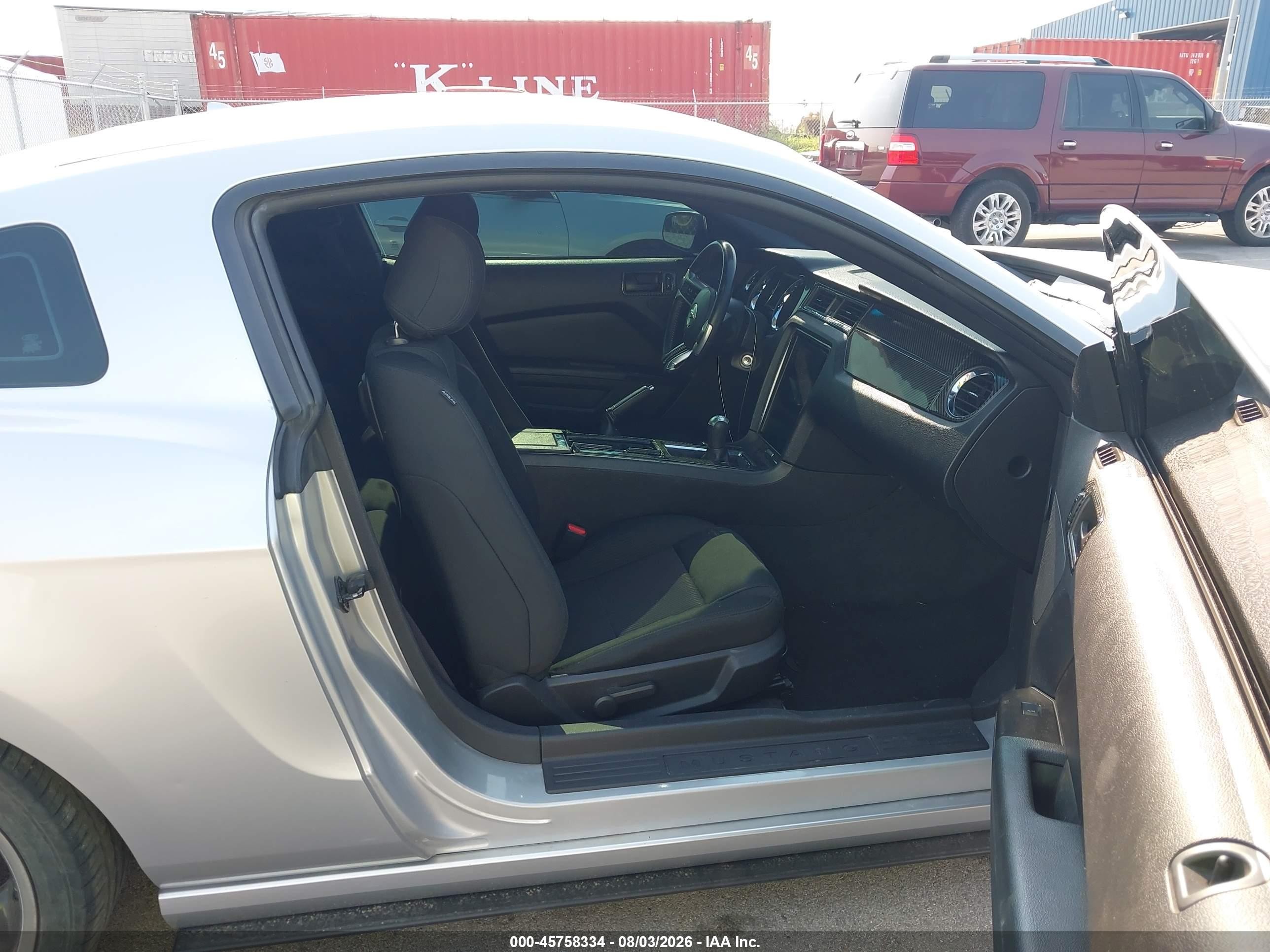 2014 Ford Mustang Gt Серебряный vin: 1ZVBP8CF6E5268657