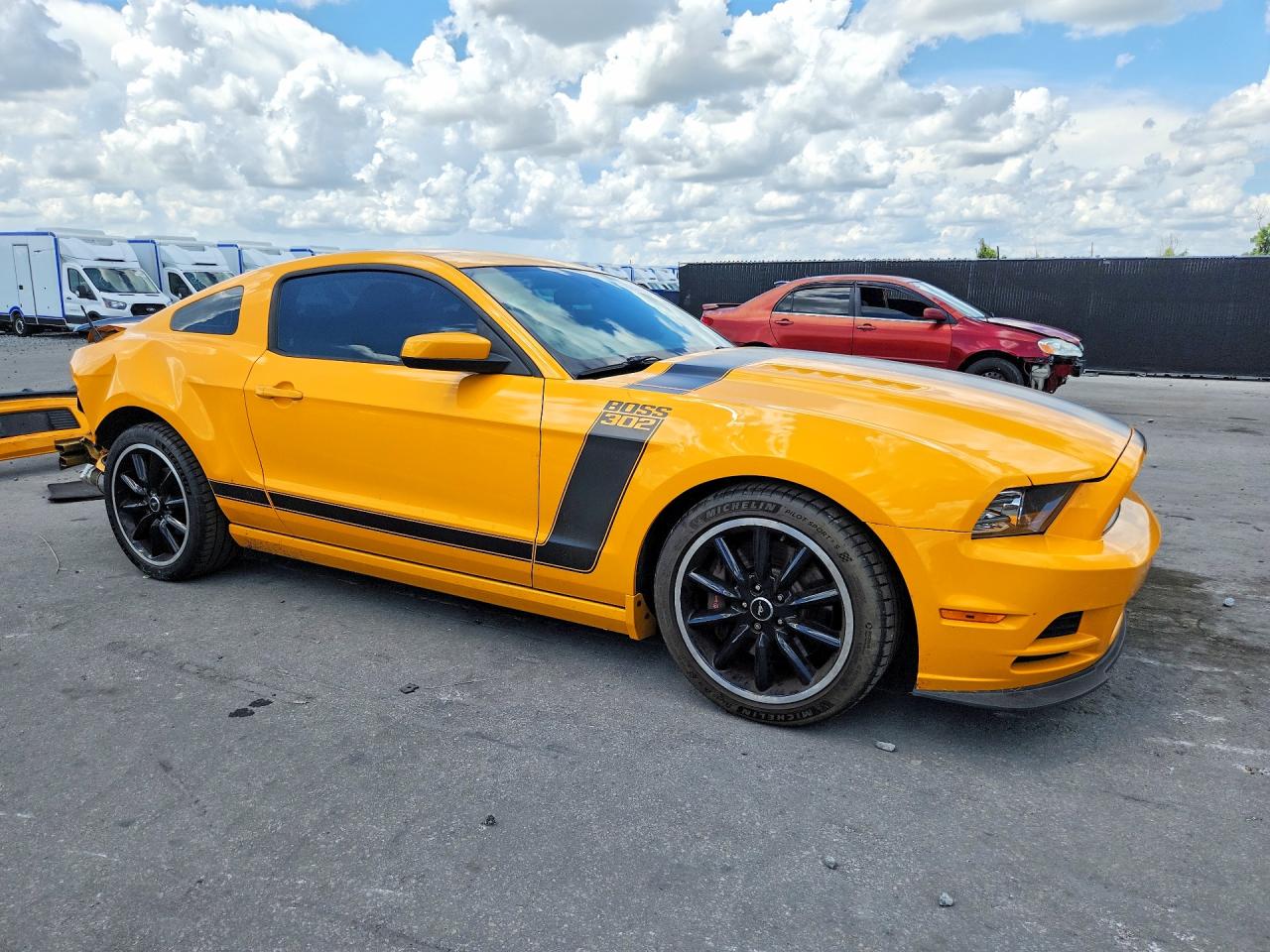 2013 Ford Mustang Boss 302 Yellow vin: 1ZVBP8CU5D5205739