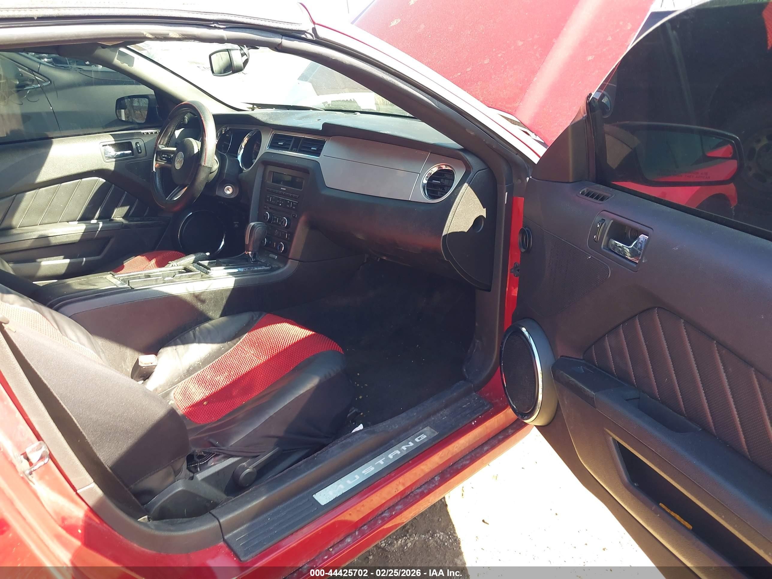 2013 Ford Mustang V6 Premium vin: 1ZVBP8EM0D5235518
