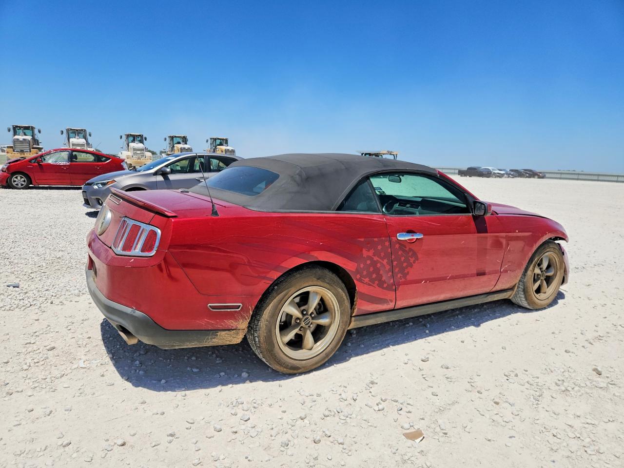 2011 Ford Mustang Red vin: 1ZVBP8EM1B5151897