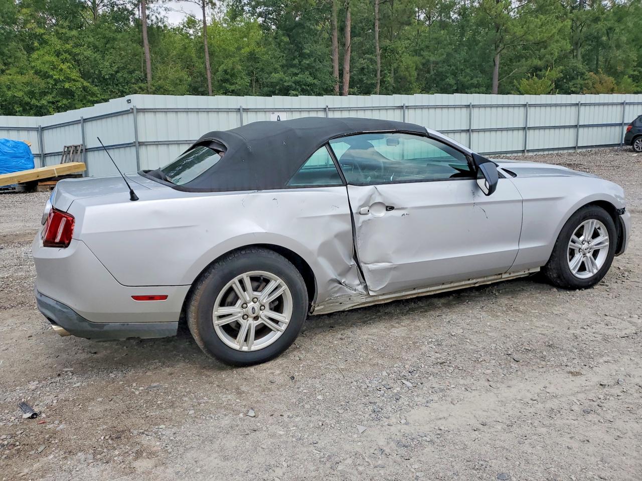 2012 Ford Mustang Серебряный vin: 1ZVBP8EM1C5230777