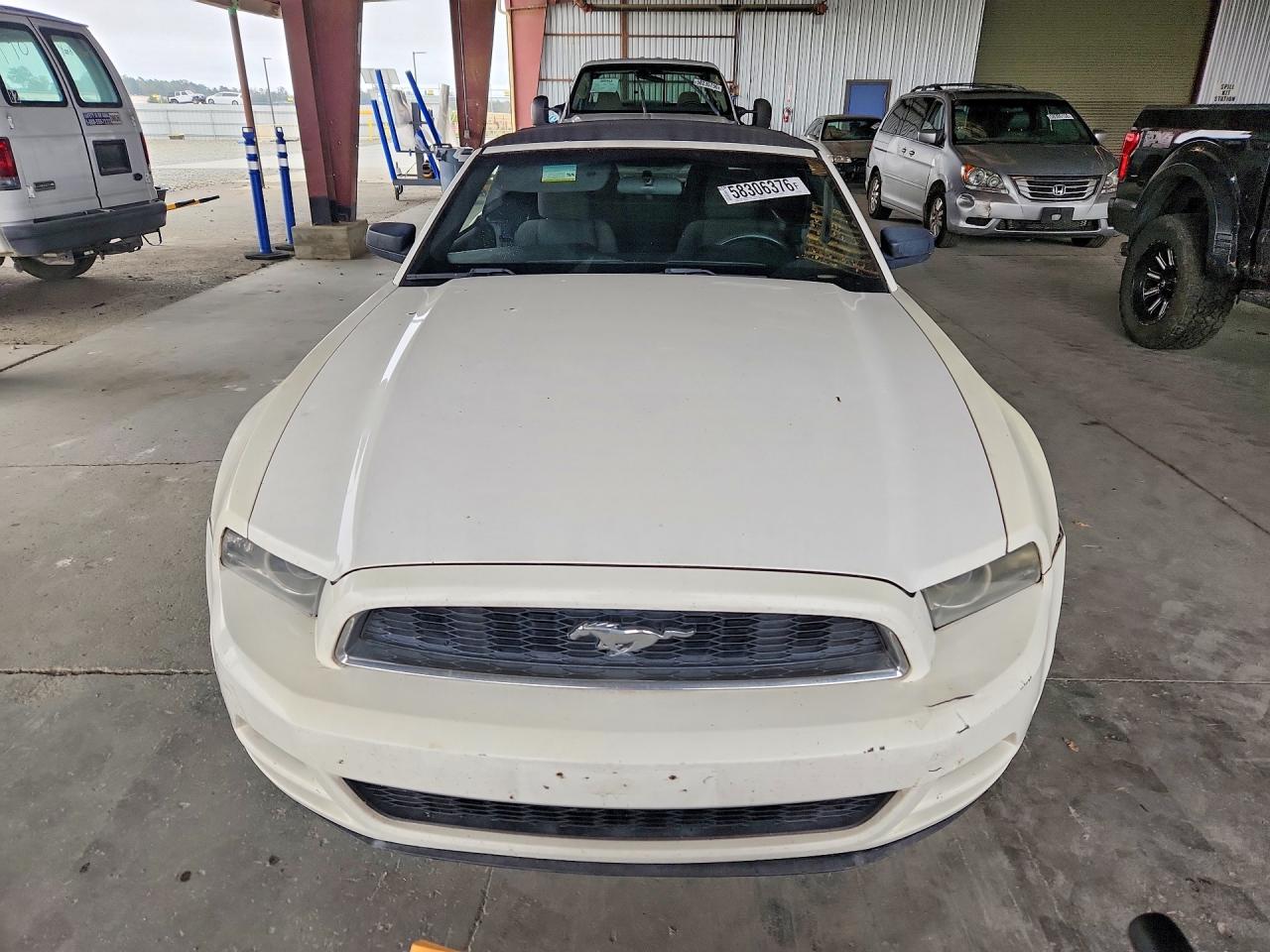 2013 Ford Mustang White vin: 1ZVBP8EM1D5224690