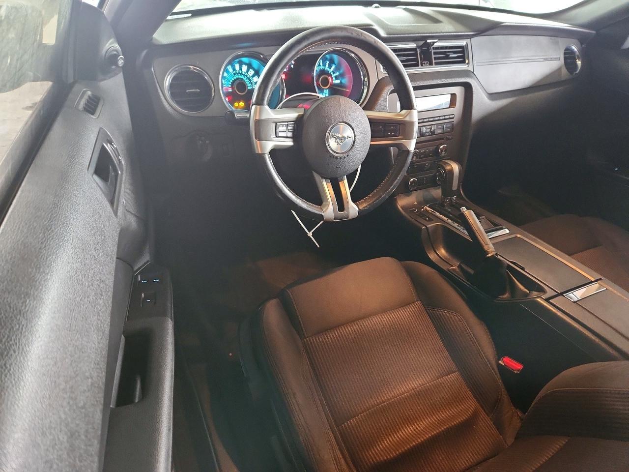 2013 Ford Mustang White vin: 1ZVBP8EM1D5224690