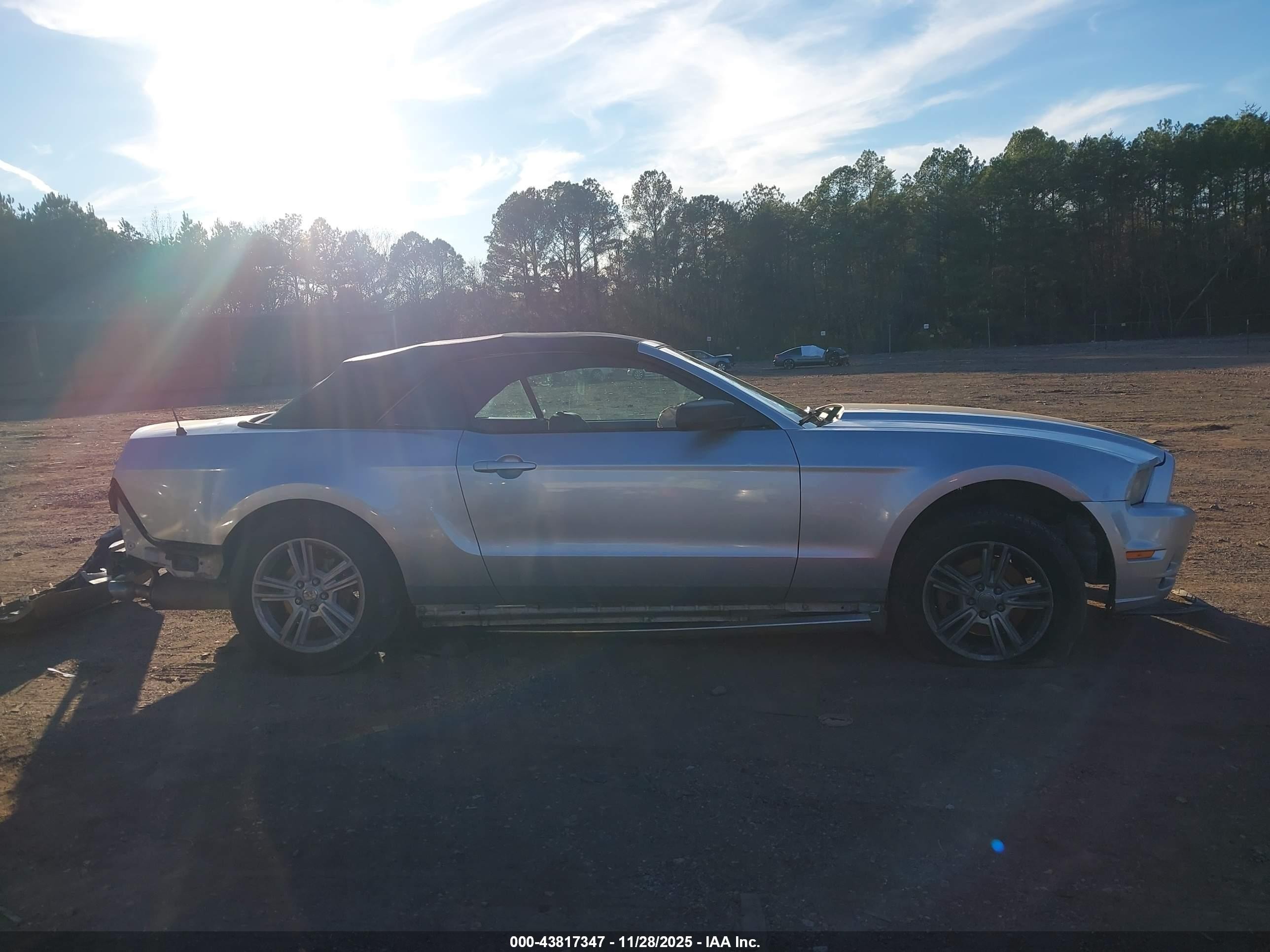 2014 Ford Mustang V6 Silver vin: 1ZVBP8EM1E5205848