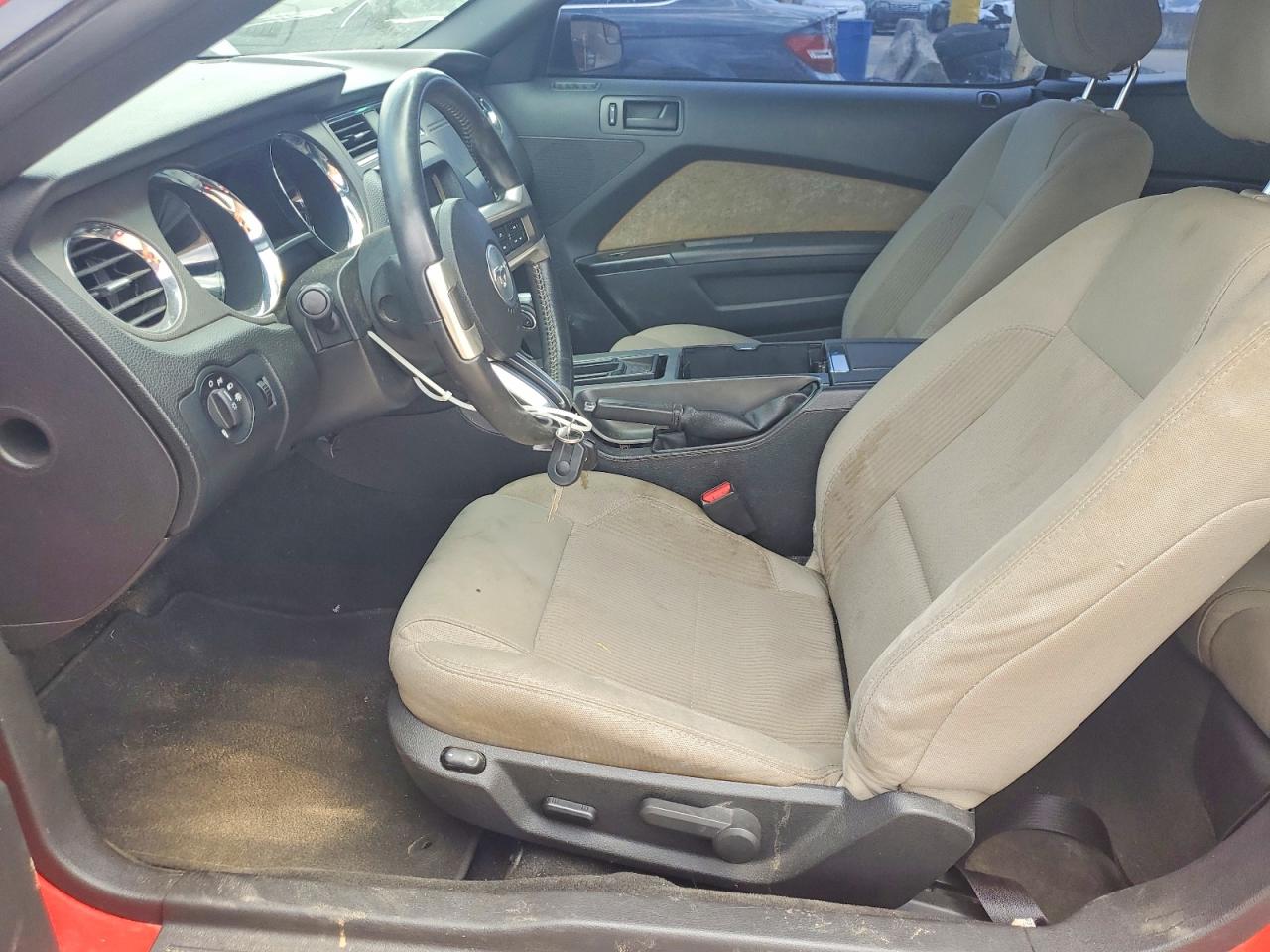2014 Ford Mustang Red vin: 1ZVBP8EM1E5311376