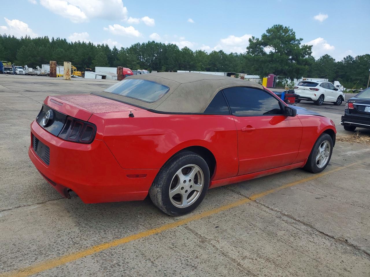 2014 Ford Mustang Red vin: 1ZVBP8EM1E5311376