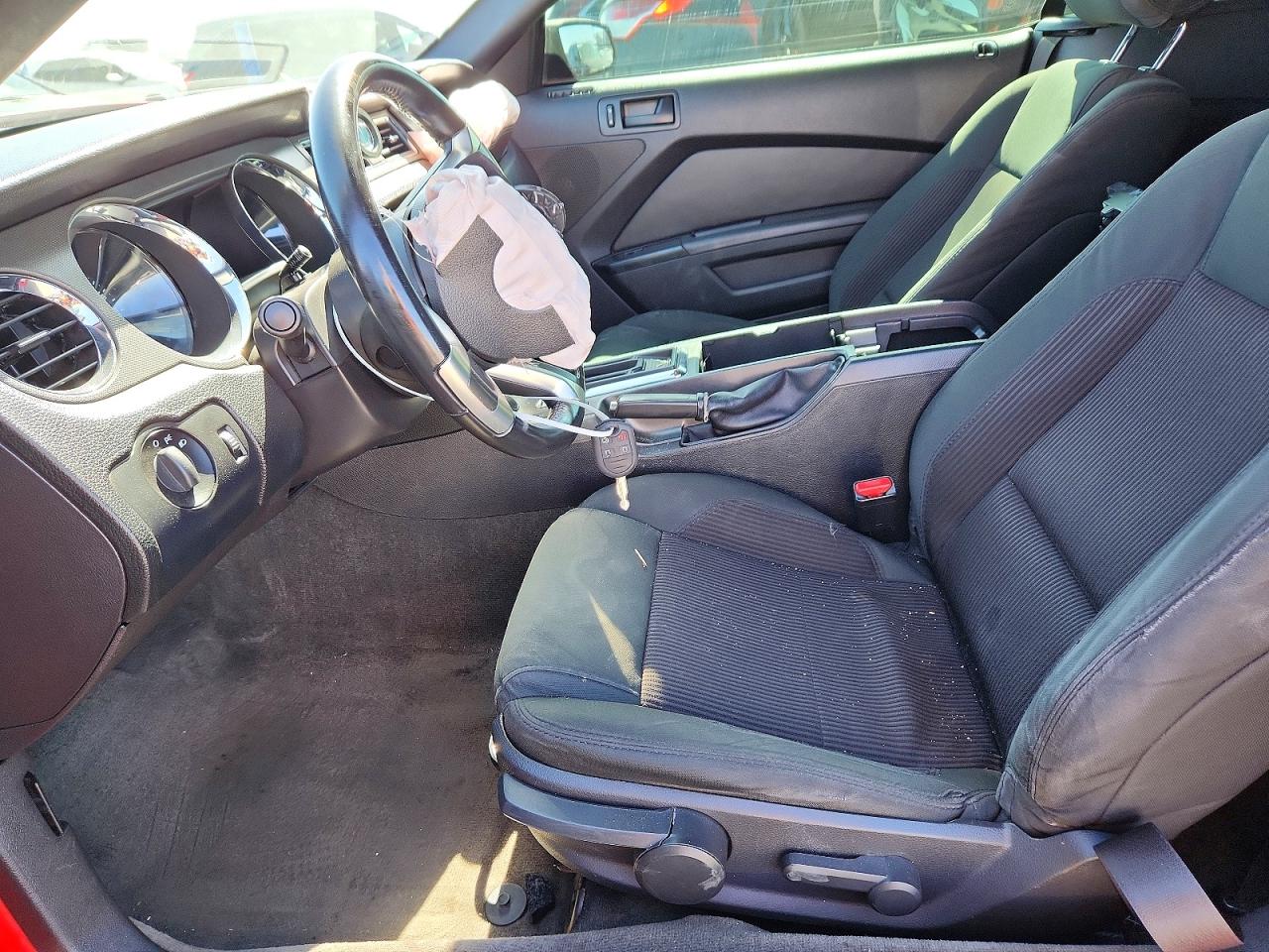 2014 Ford Mustang Red vin: 1ZVBP8EM1E5328663