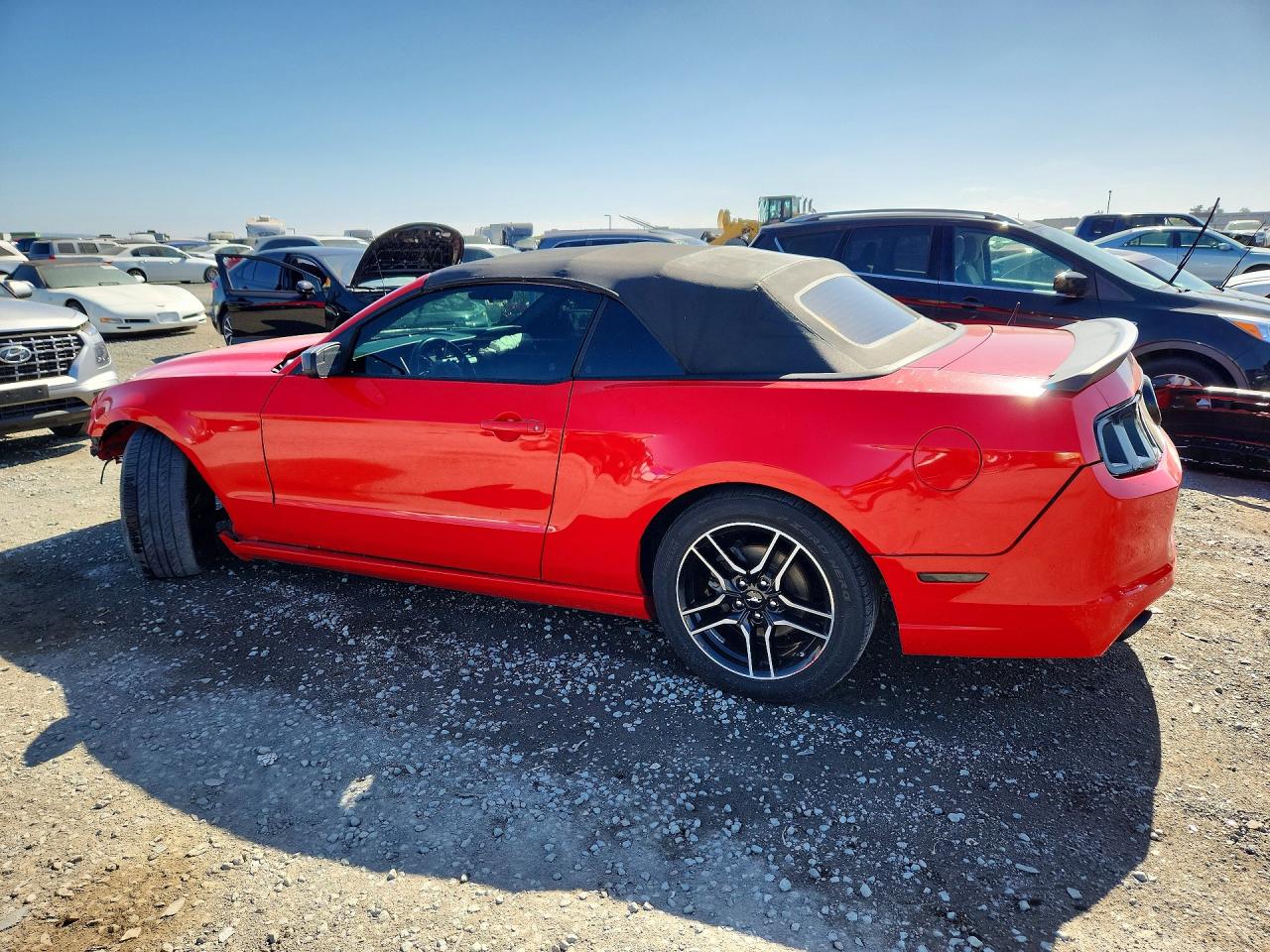 2014 Ford Mustang Red vin: 1ZVBP8EM1E5328663