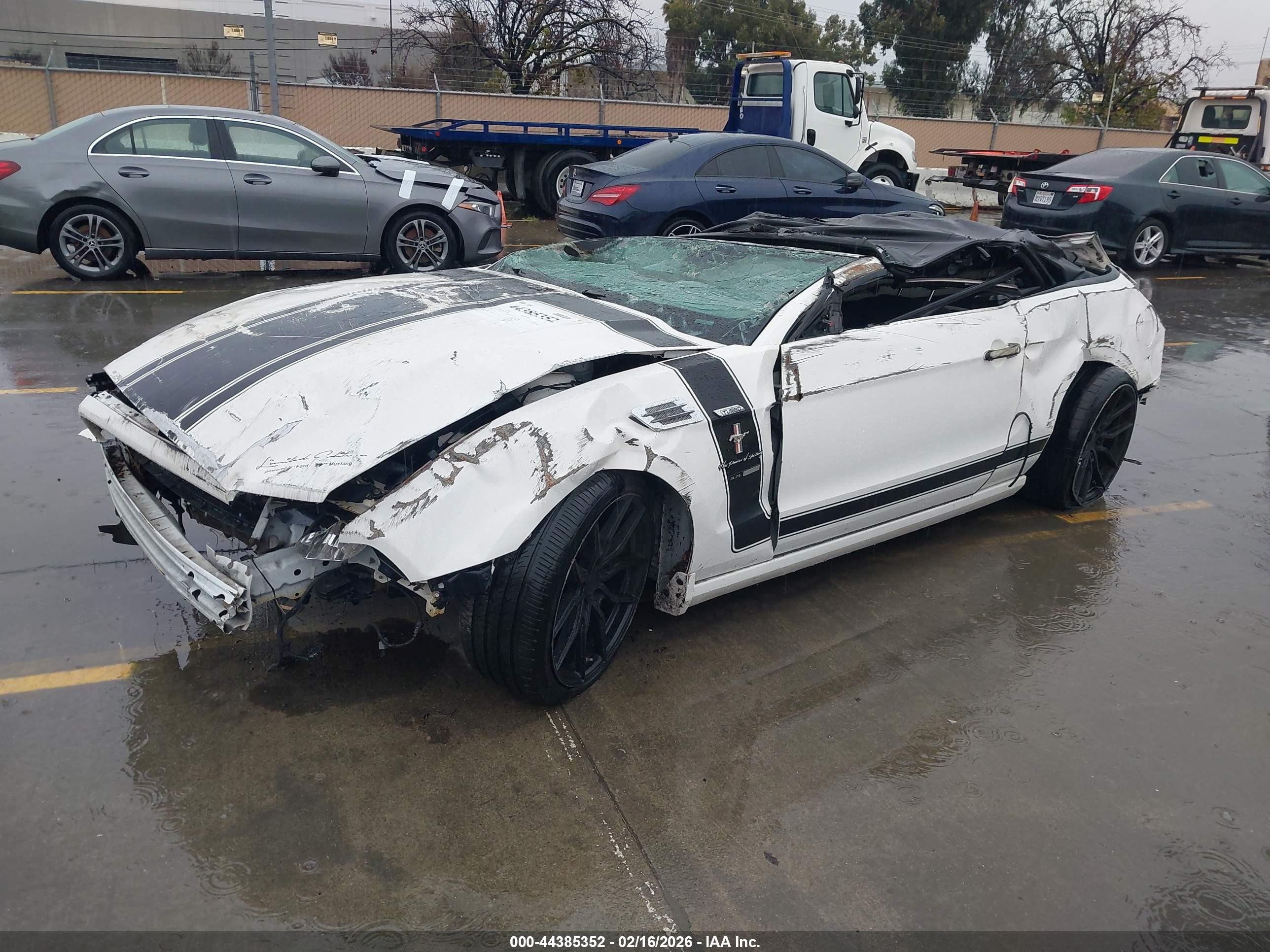 2013 Ford Mustang V6 White vin: 1ZVBP8EM2D5203685
