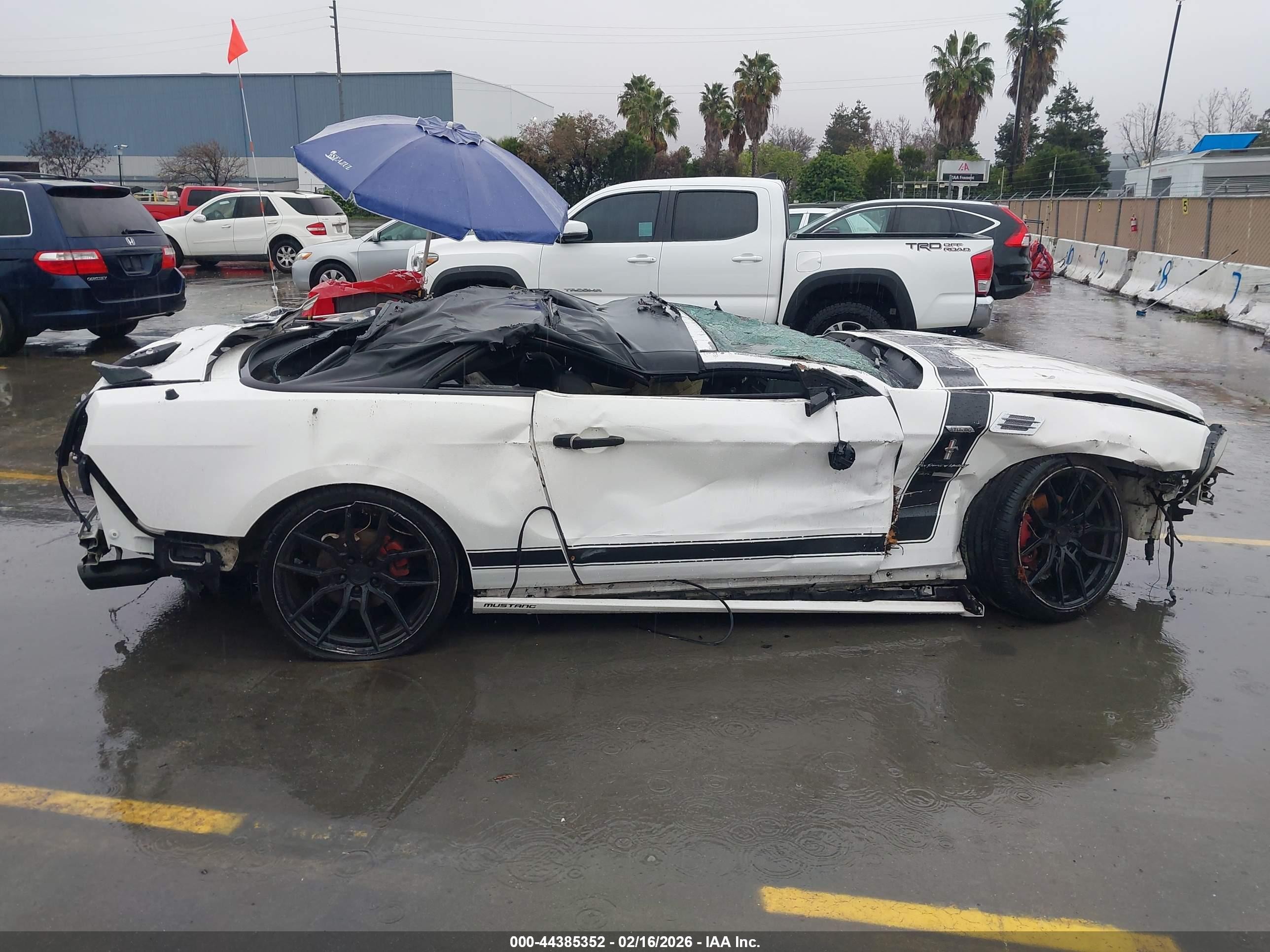 2013 Ford Mustang V6 White vin: 1ZVBP8EM2D5203685