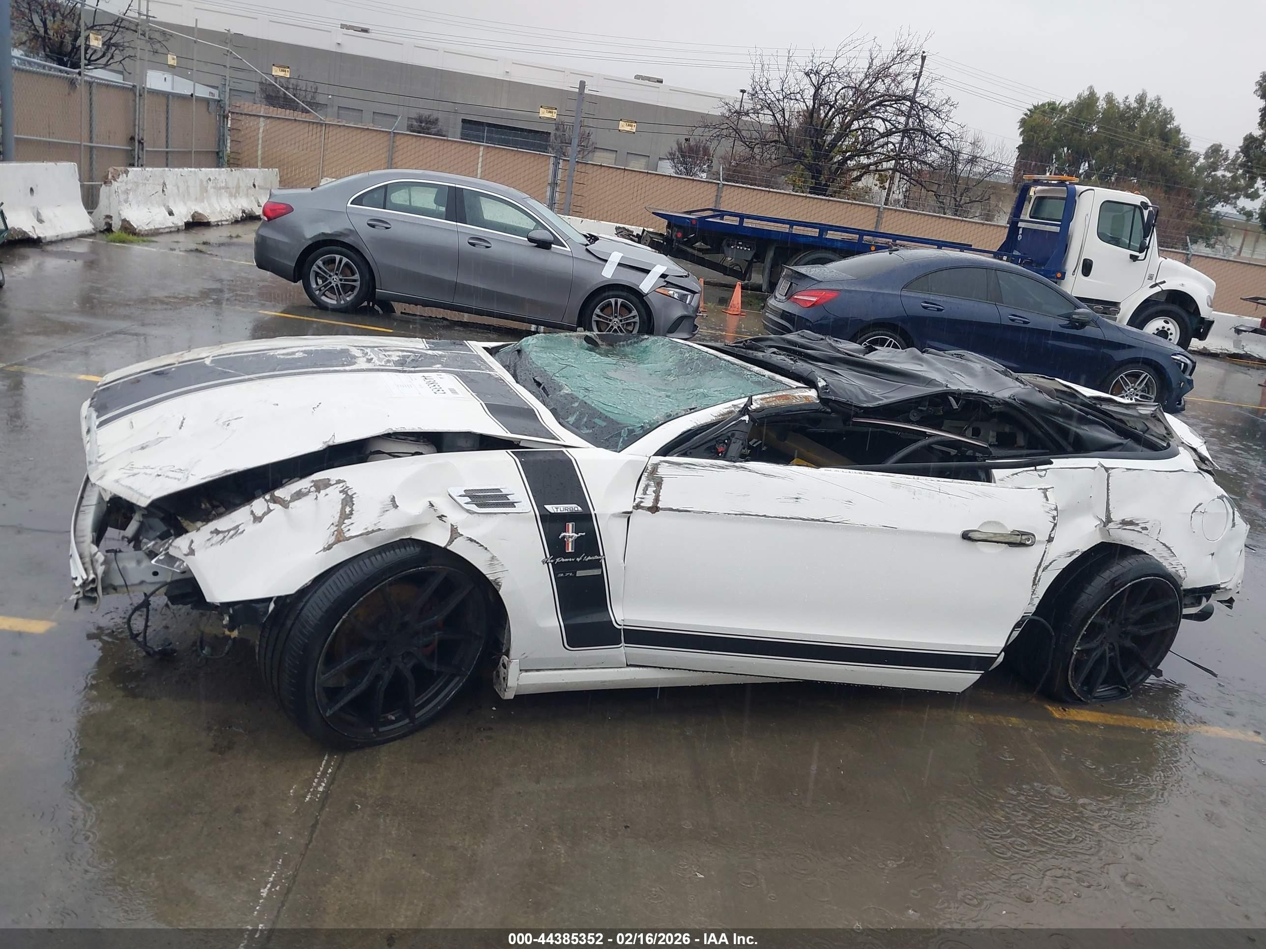 2013 Ford Mustang V6 White vin: 1ZVBP8EM2D5203685
