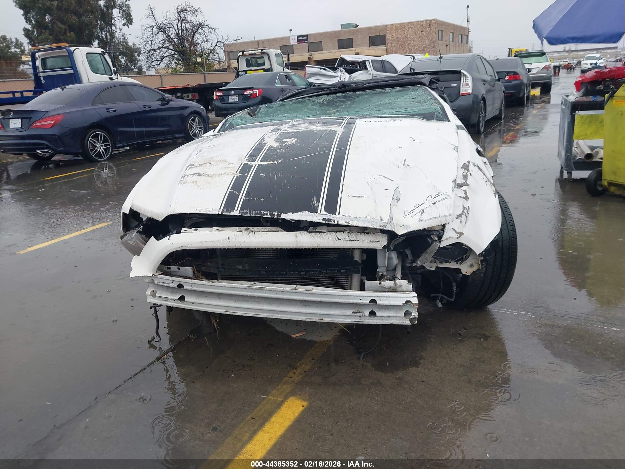 2013 Ford Mustang V6 White vin: 1ZVBP8EM2D5203685